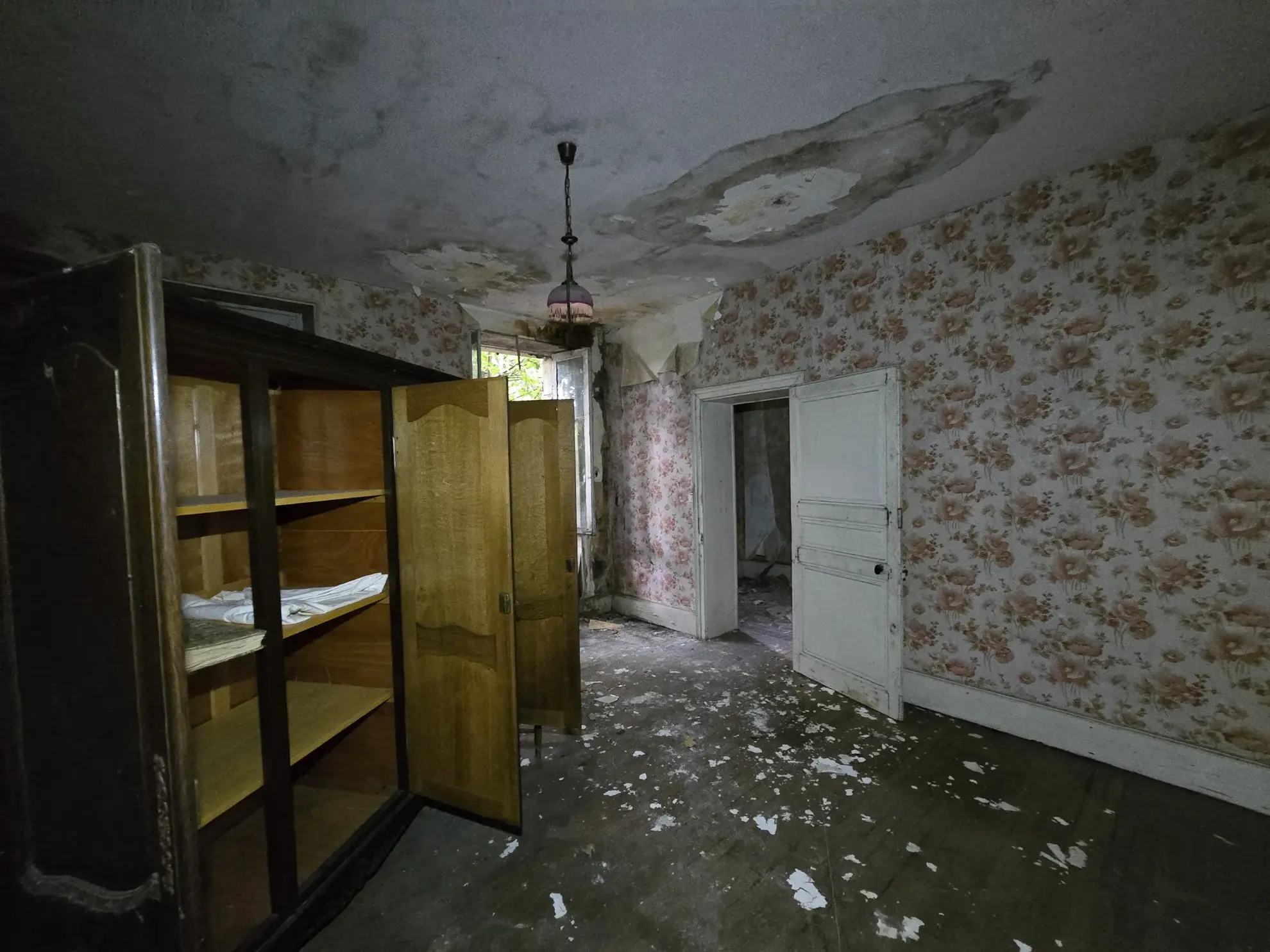 Maison à vendre avec jardin à Meillant, 2 chambres, cave et espace extérieur 