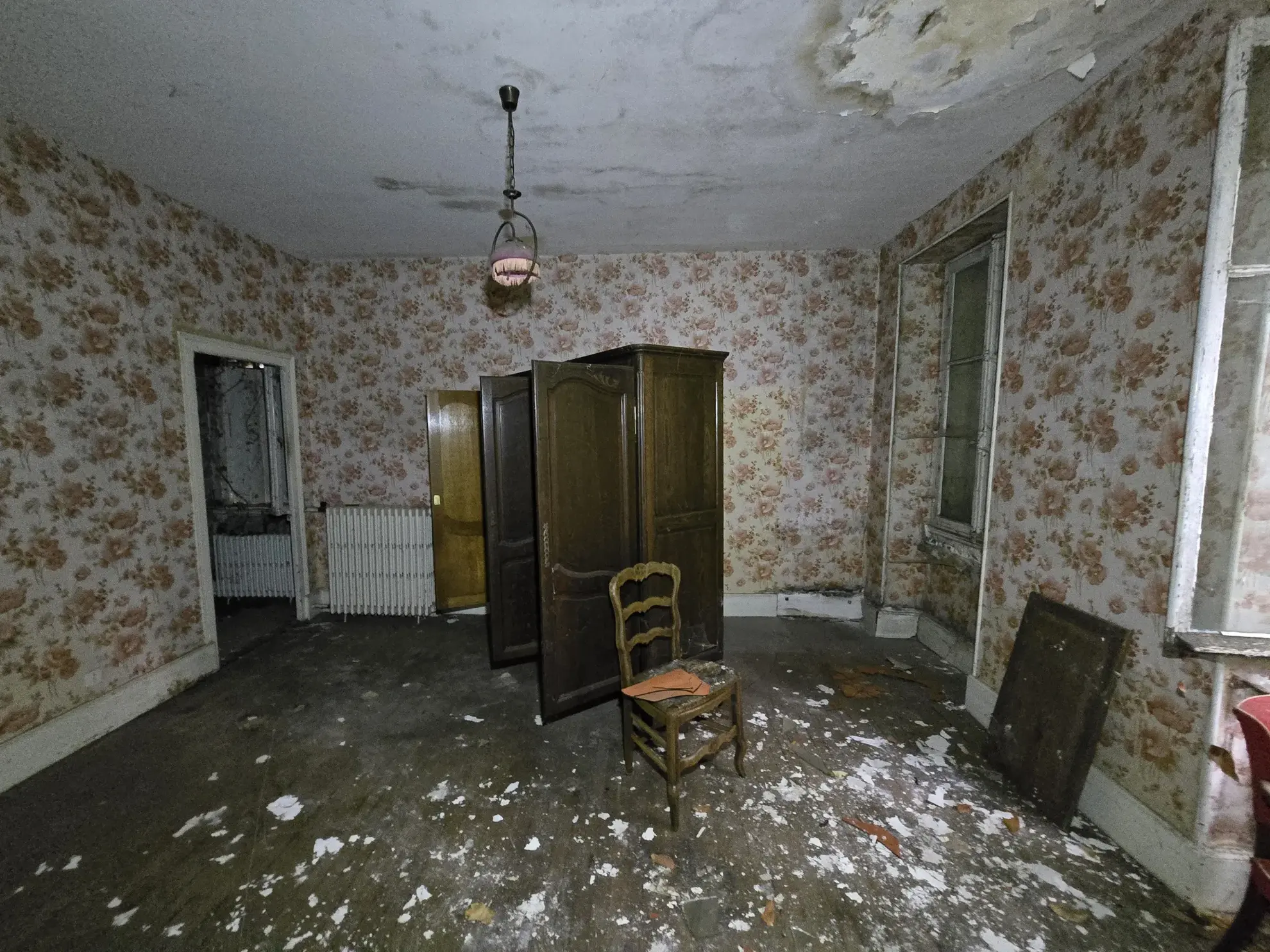 Maison à vendre avec jardin à Meillant, 2 chambres, cave et espace extérieur 