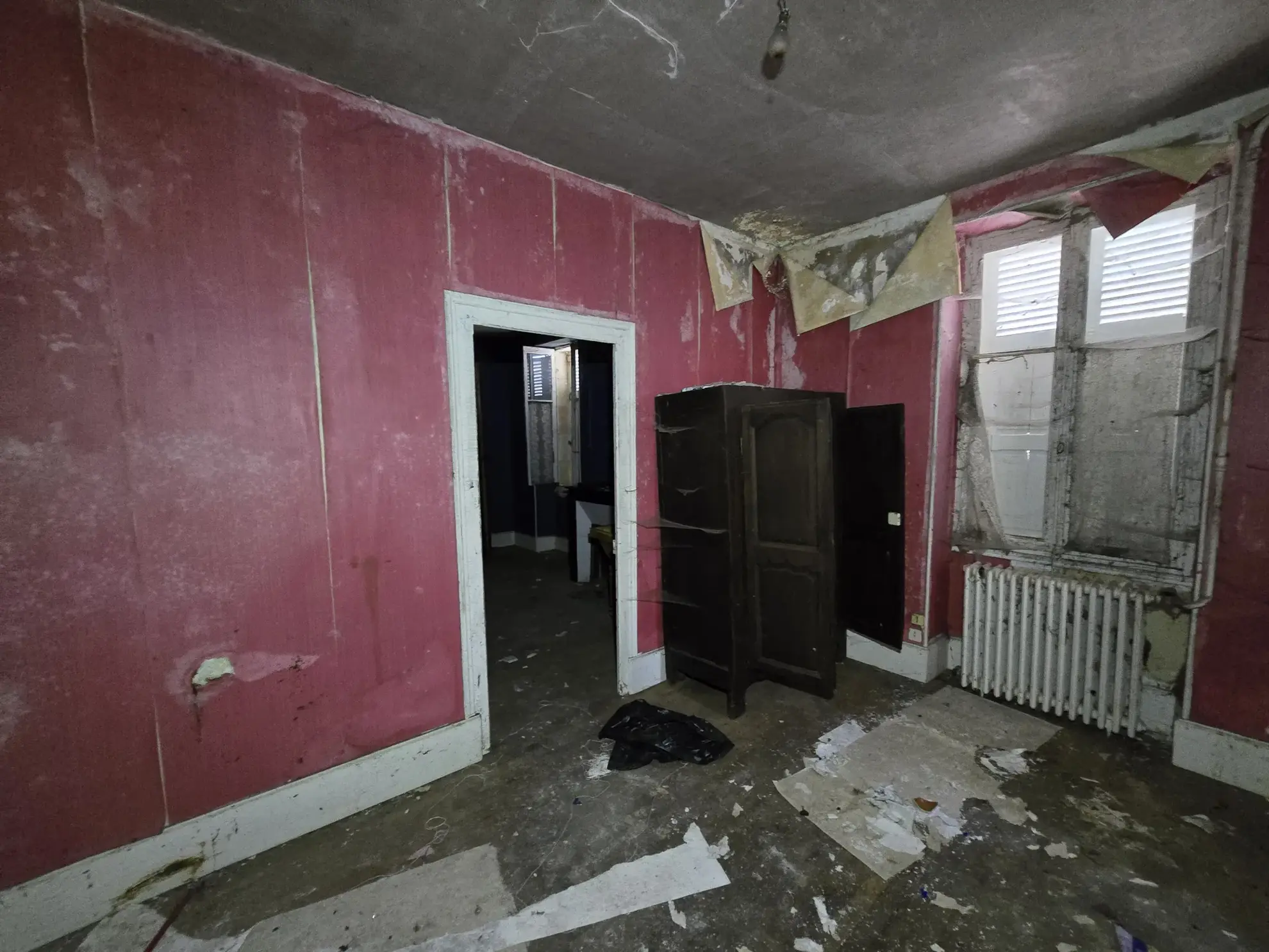 Maison à vendre avec jardin à Meillant, 2 chambres, cave et espace extérieur 