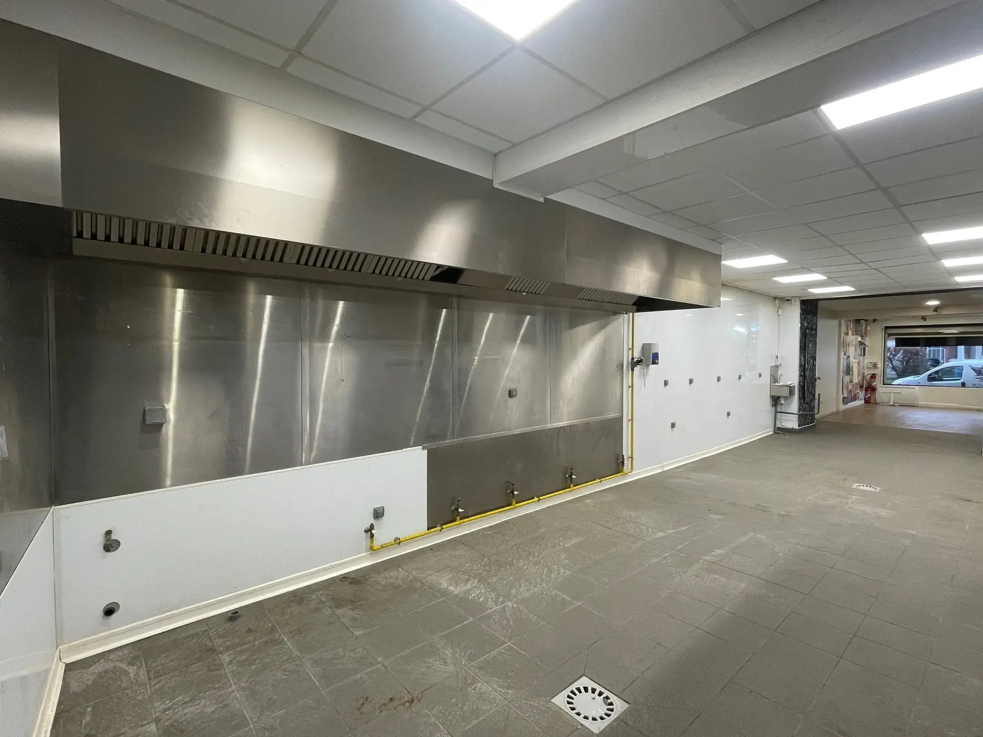 Local commercial à Amiens pour restauration et cuisine professionnelle à vendre 