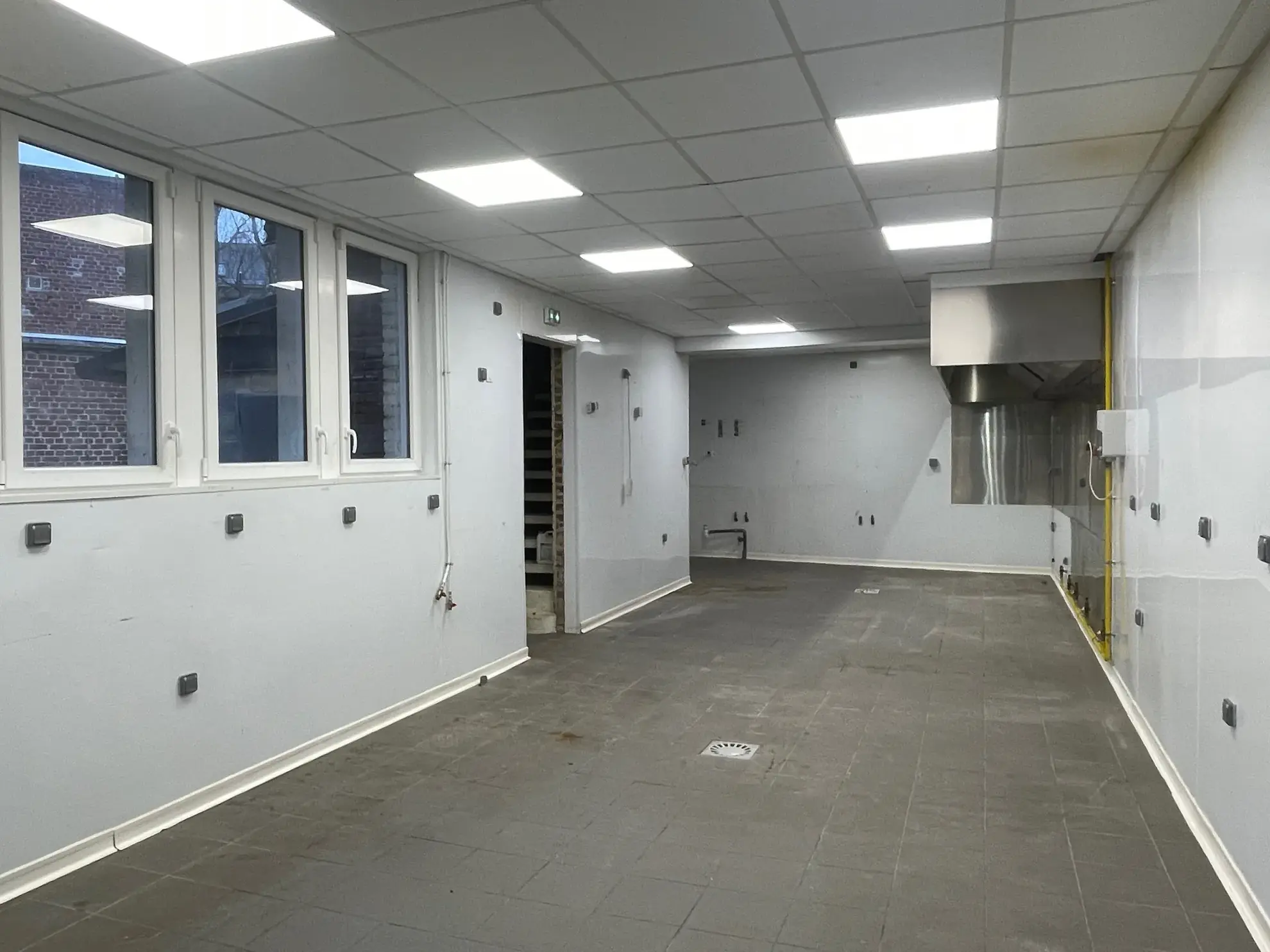 Local commercial à Amiens pour restauration et cuisine professionnelle à vendre 