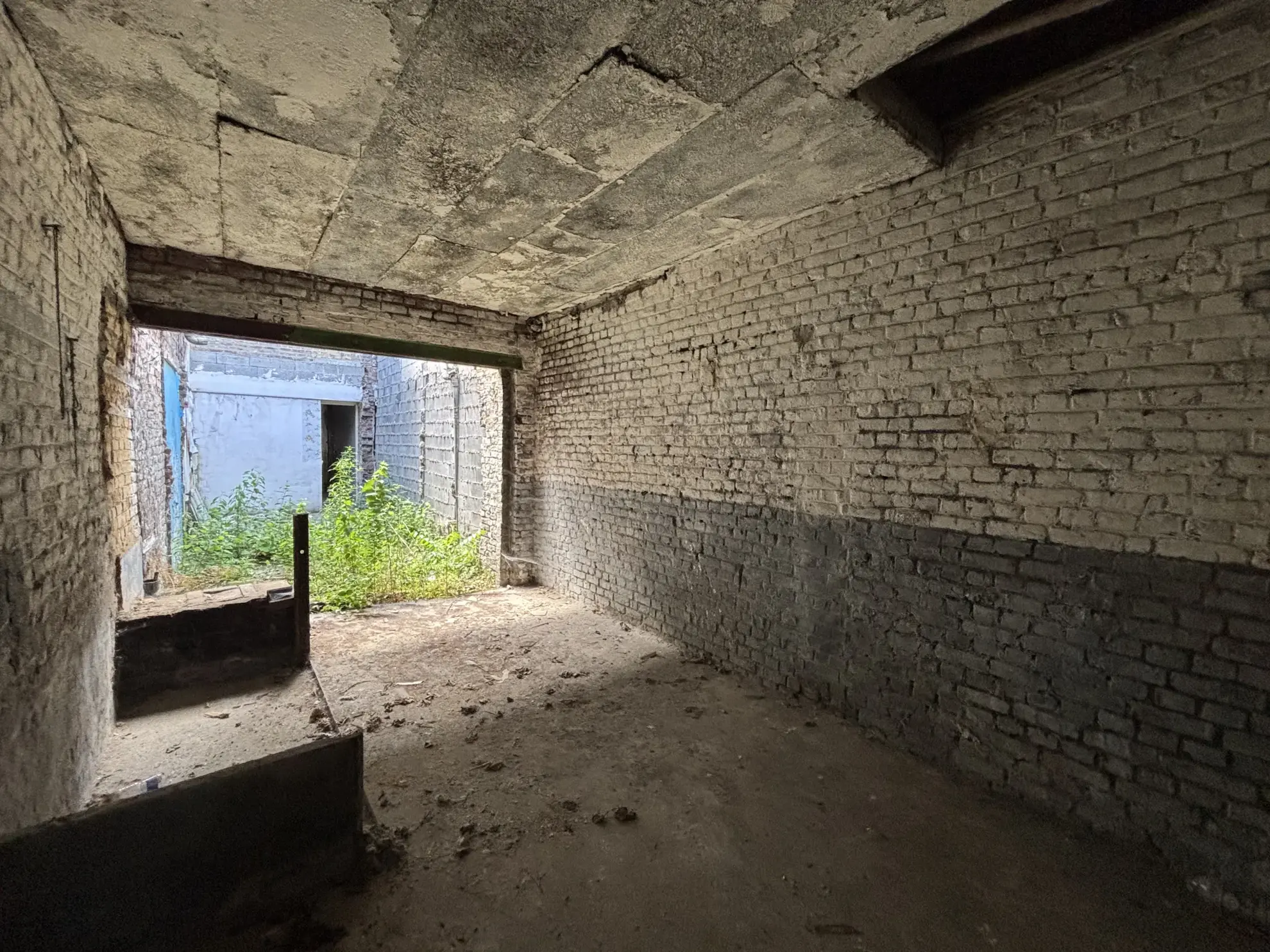 Maison de 85 m² à rénover avec jardin et terrasse à Roubaix 