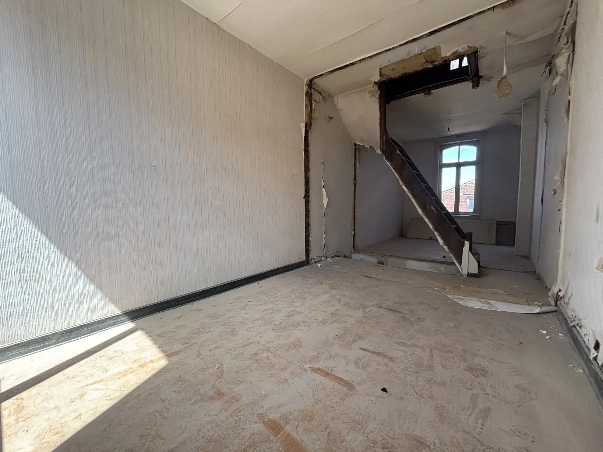 Maison de 85 m² à rénover avec jardin et terrasse à Roubaix 