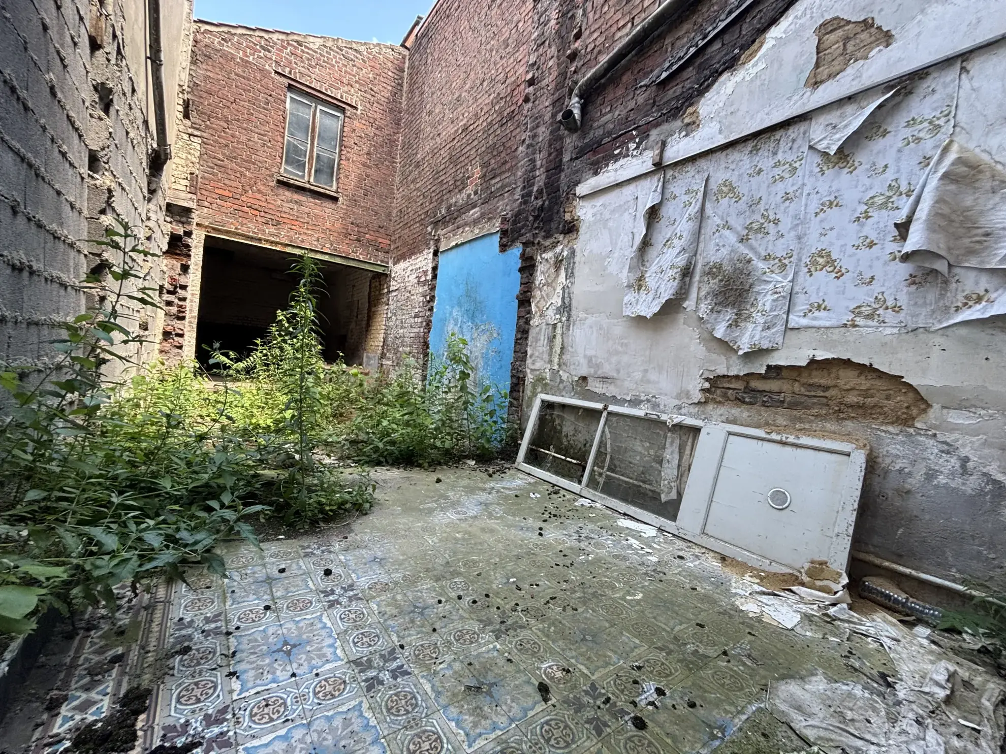 Maison de 85 m² à rénover avec jardin et terrasse à Roubaix 