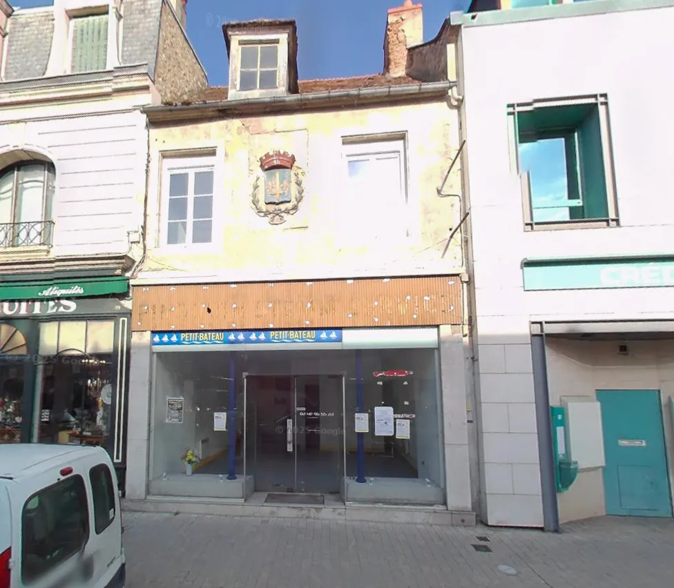 Immeuble résidentiel et commercial à vendre à Saint-Amand-Montrond