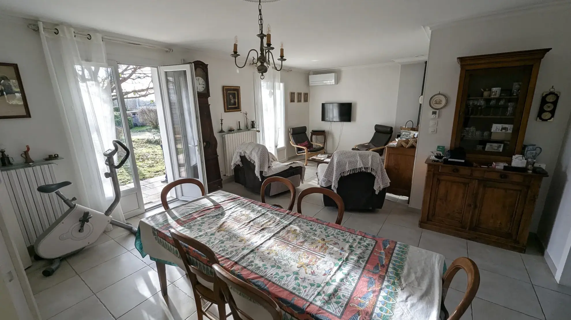 Maison de plain-pied avec 4 chambres, garage et dépendance à Coulon 