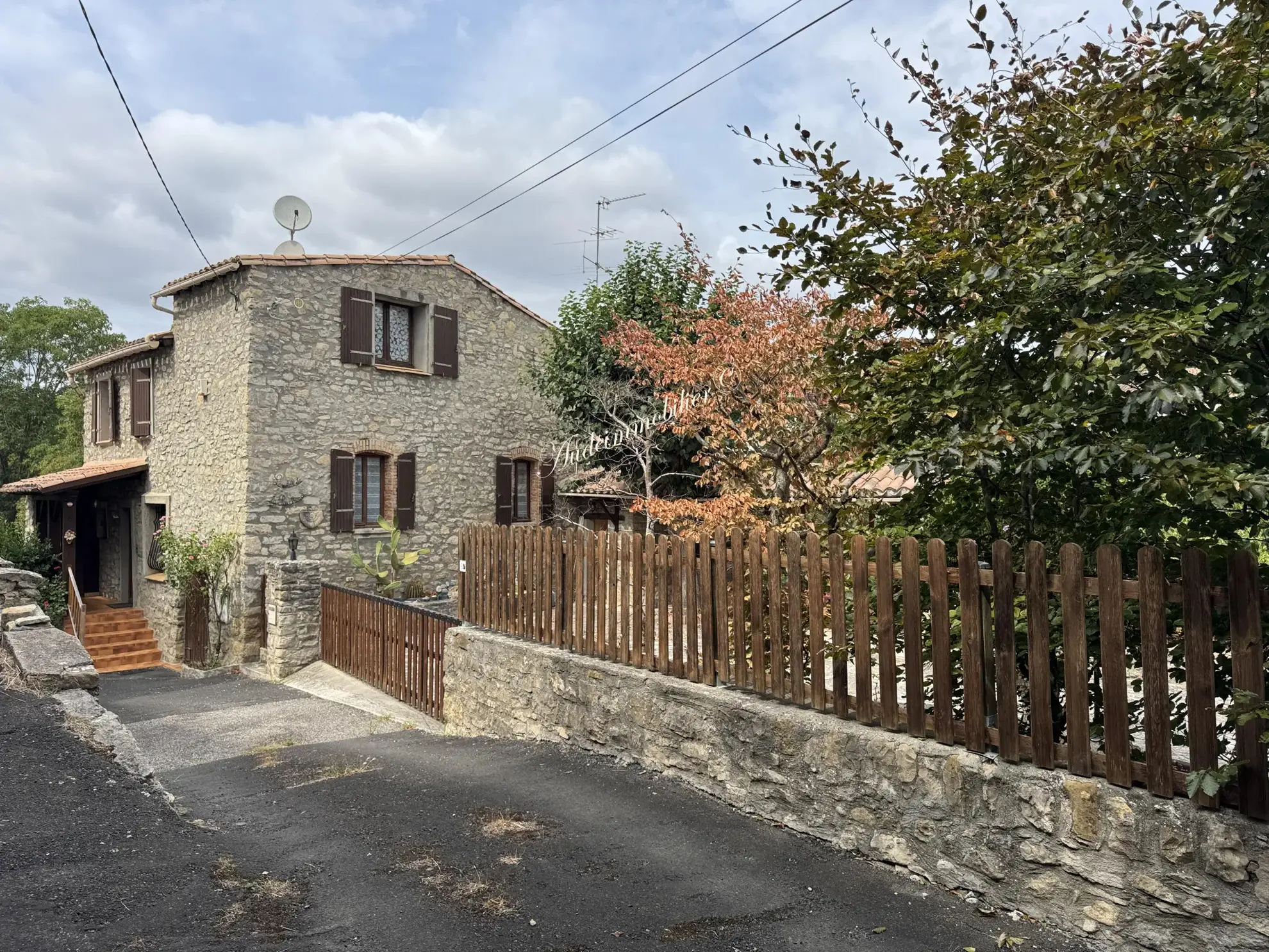 Maison avec cour, garage, appartement et ateliers à Couiza, haute-Vallée de l'Aude