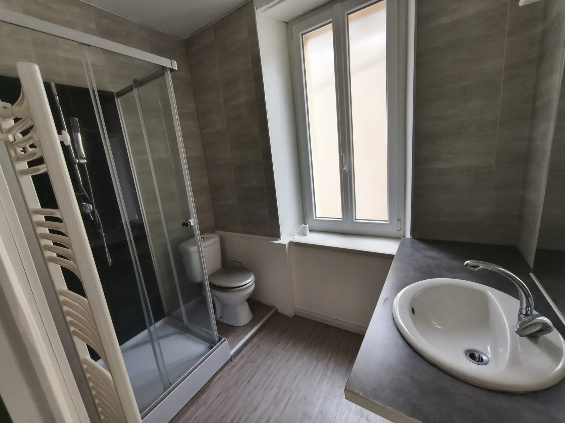 Immeuble avec local commercial et potentiel résidentiel à La Suze-sur-Sarthe 