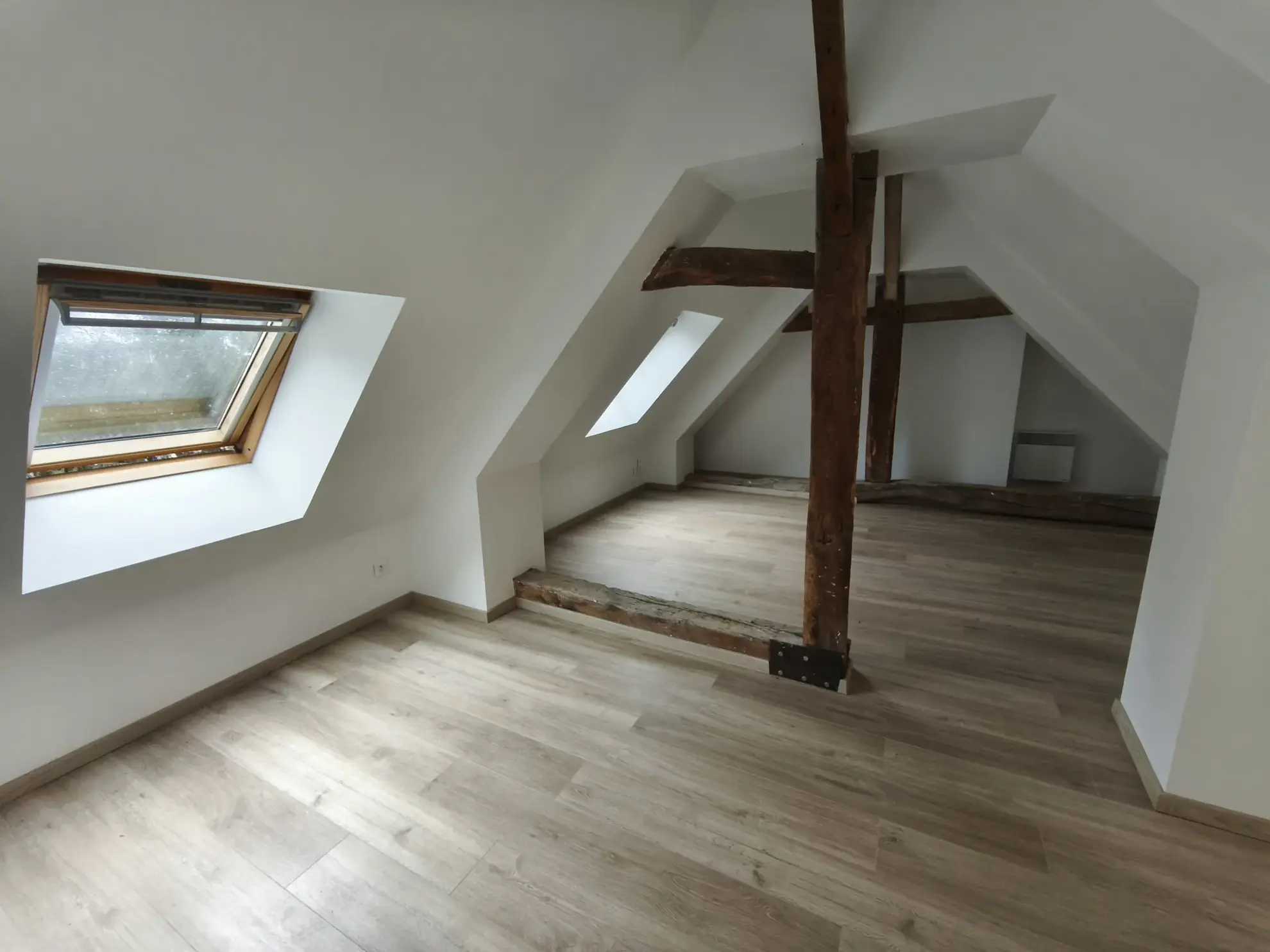 Immeuble avec local commercial et potentiel résidentiel à La Suze-sur-Sarthe 