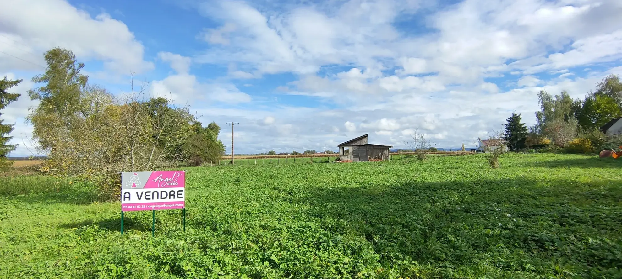 Terrain constructible de 2425 m² à Villers-les-Bois, calme et libre de construction 