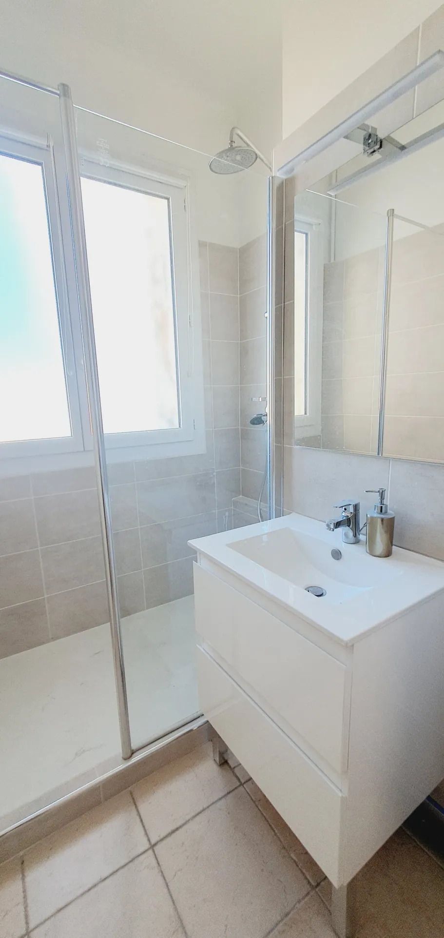 Appartement 4 pièces à Nîmes, centre-ville, avec cave et parking, idéal investisseur ou primo-accédant 