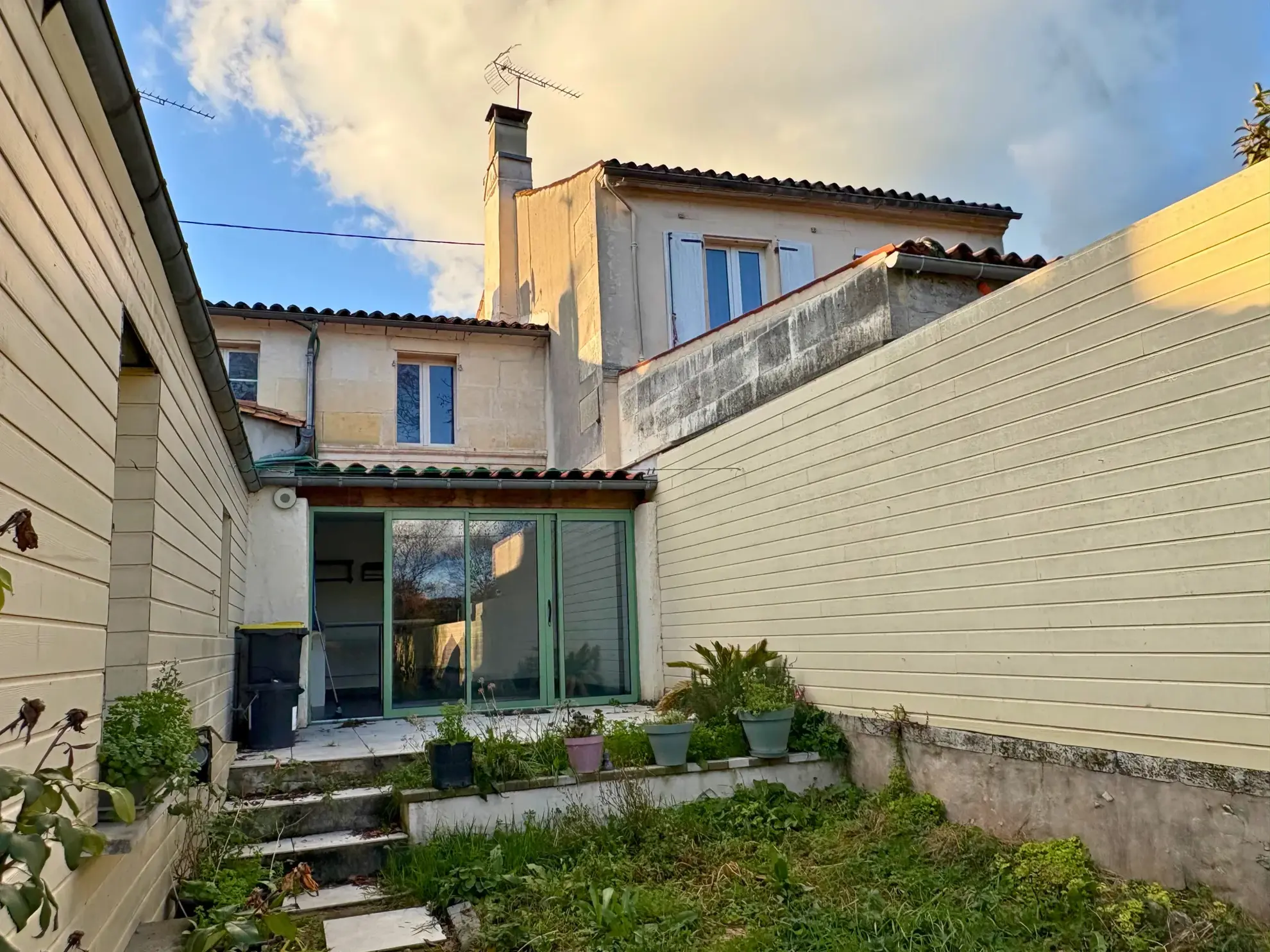 Maison de ville authentique à Cognac avec jardin et charme traditionnel