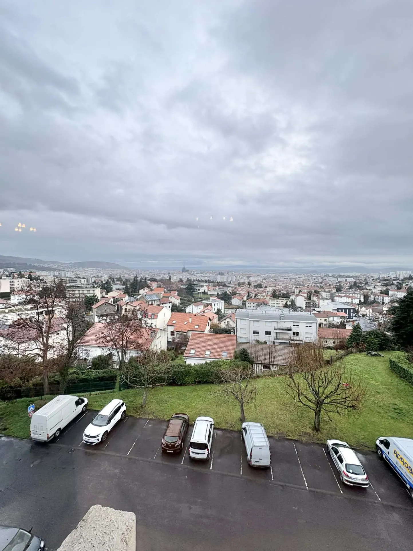 Appartement lumineux avec balcon, garage et grenier à Chamalieres — Idéal résidence ou investissement 