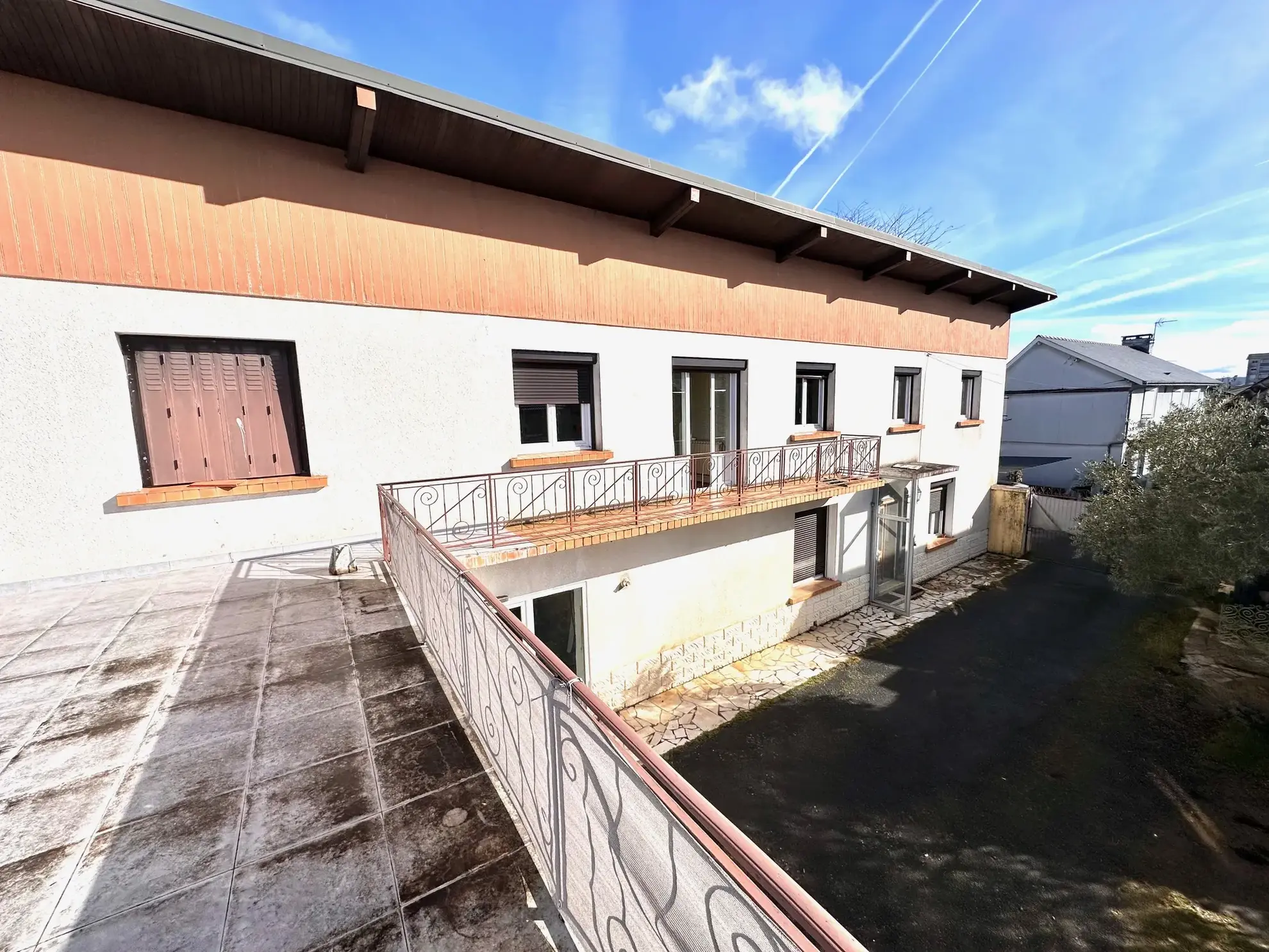 Maison avec dépendances, terrain et vue sur les Pyrénées à Ossun