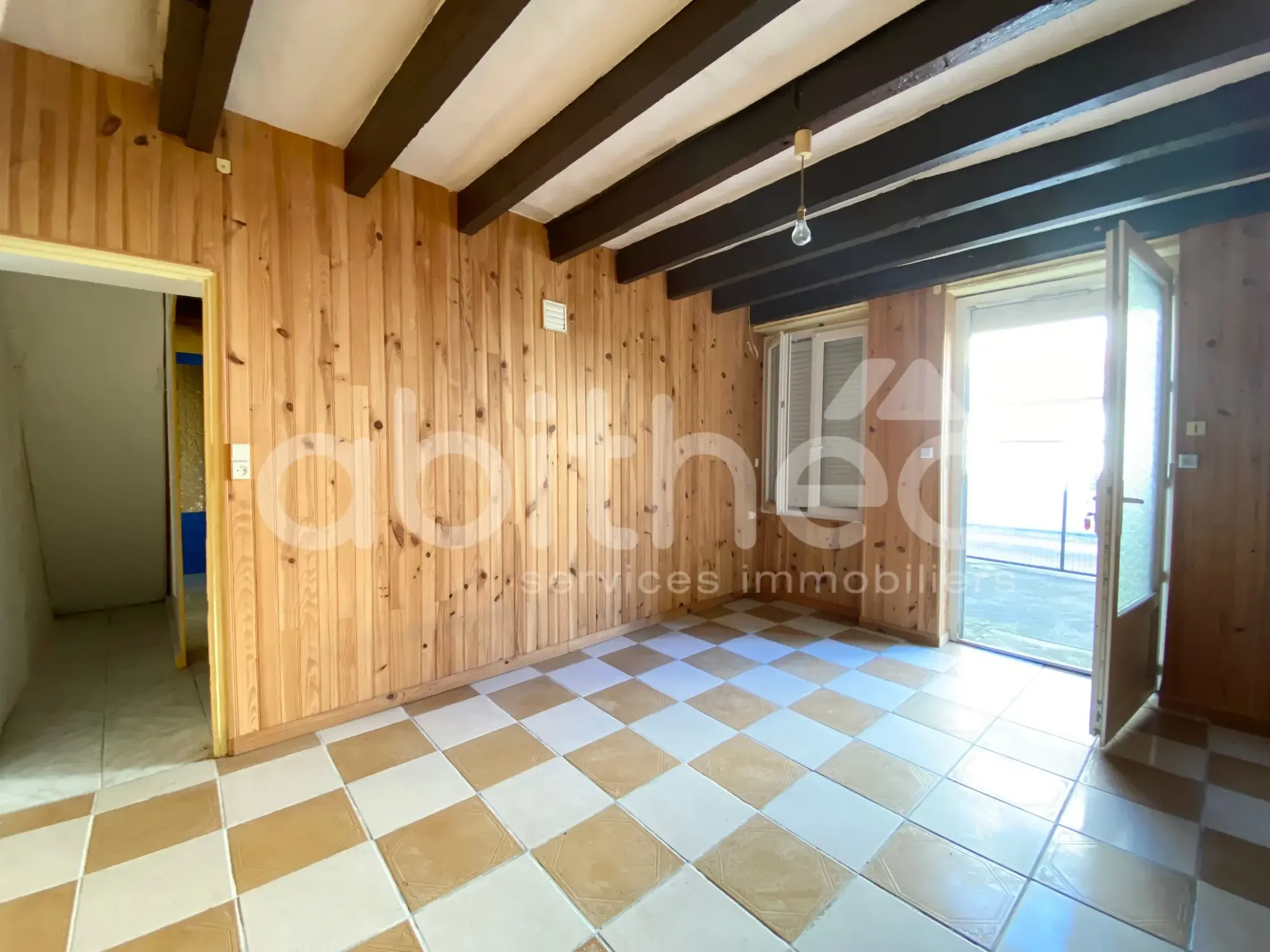 Maison à rénover de 47 m² à Aigre (16140) avec garage et potentiel d'aménagement