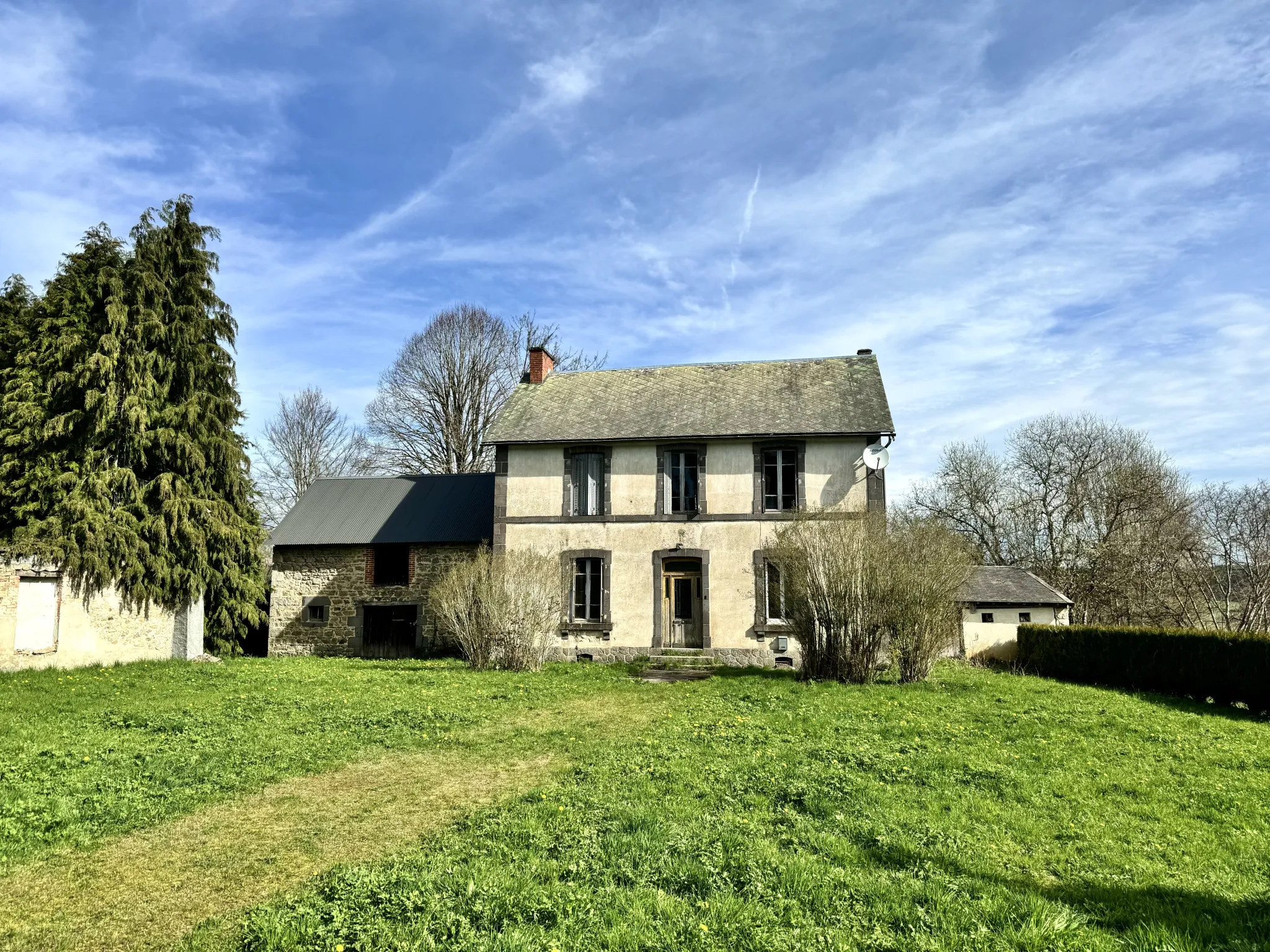 Belle maison familiale à rénover à Giat de 170 m²