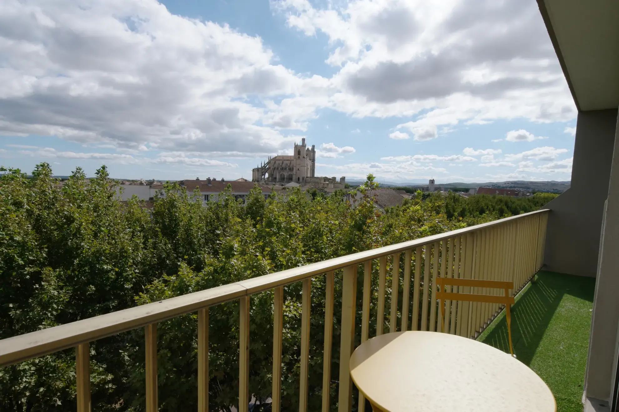 Bel appartement T2 avec vue dégagée sur la Cathédrale à Narbonne