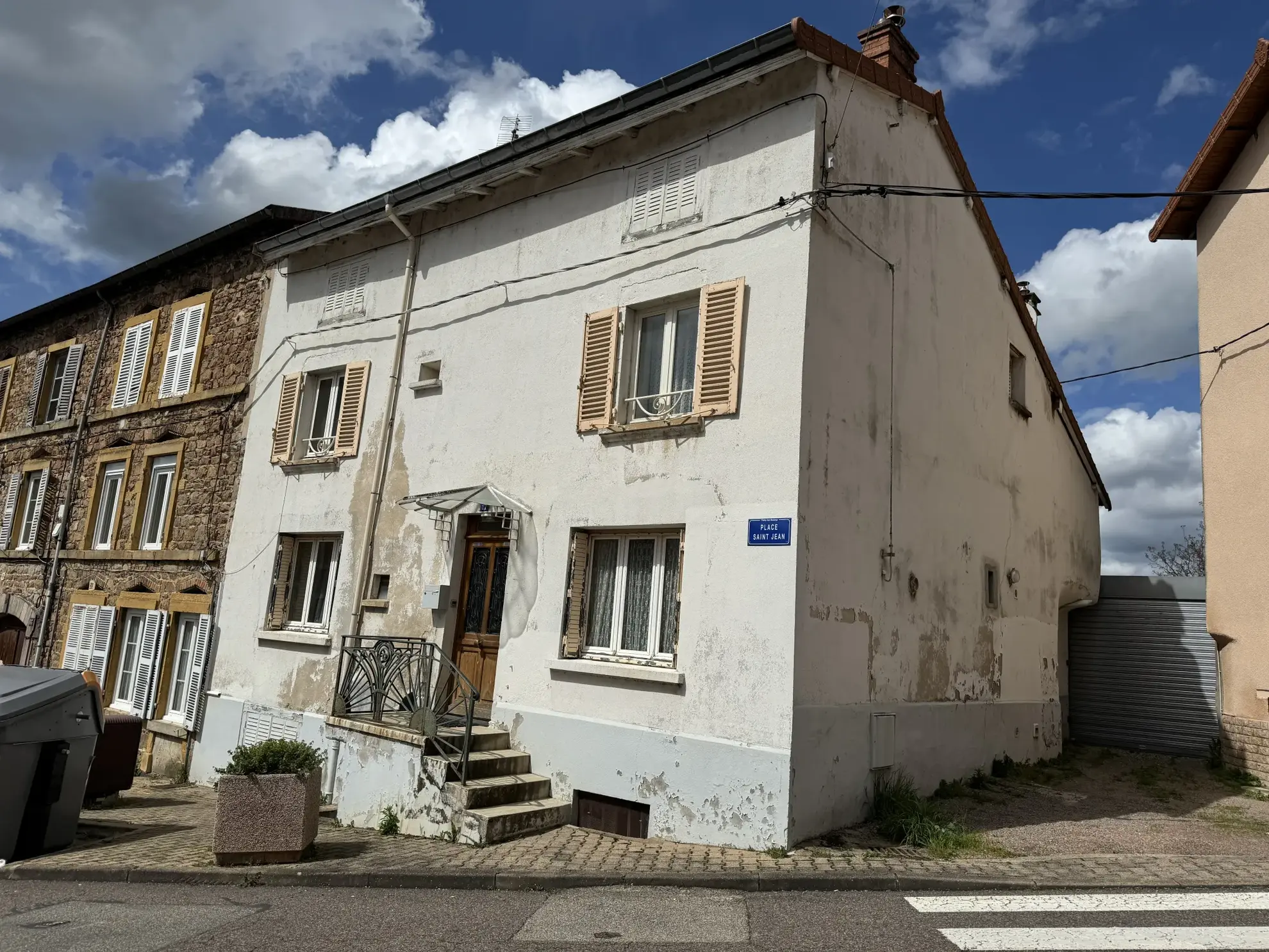 Maison de village de 156 m² avec dépendances à Thizy les Bourgs