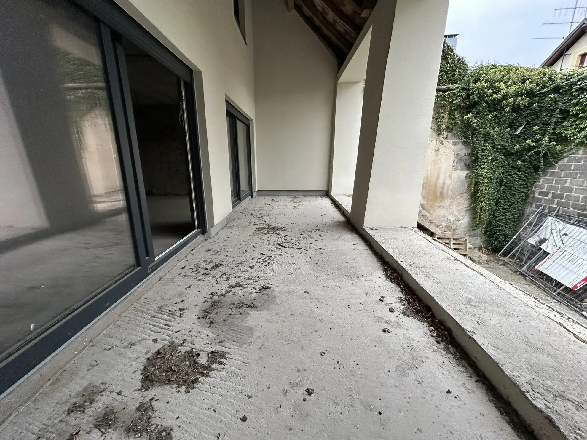 Ancienne grange à rénover de 130m² à Théding avec terrasses et potentiel de 4 chambres 