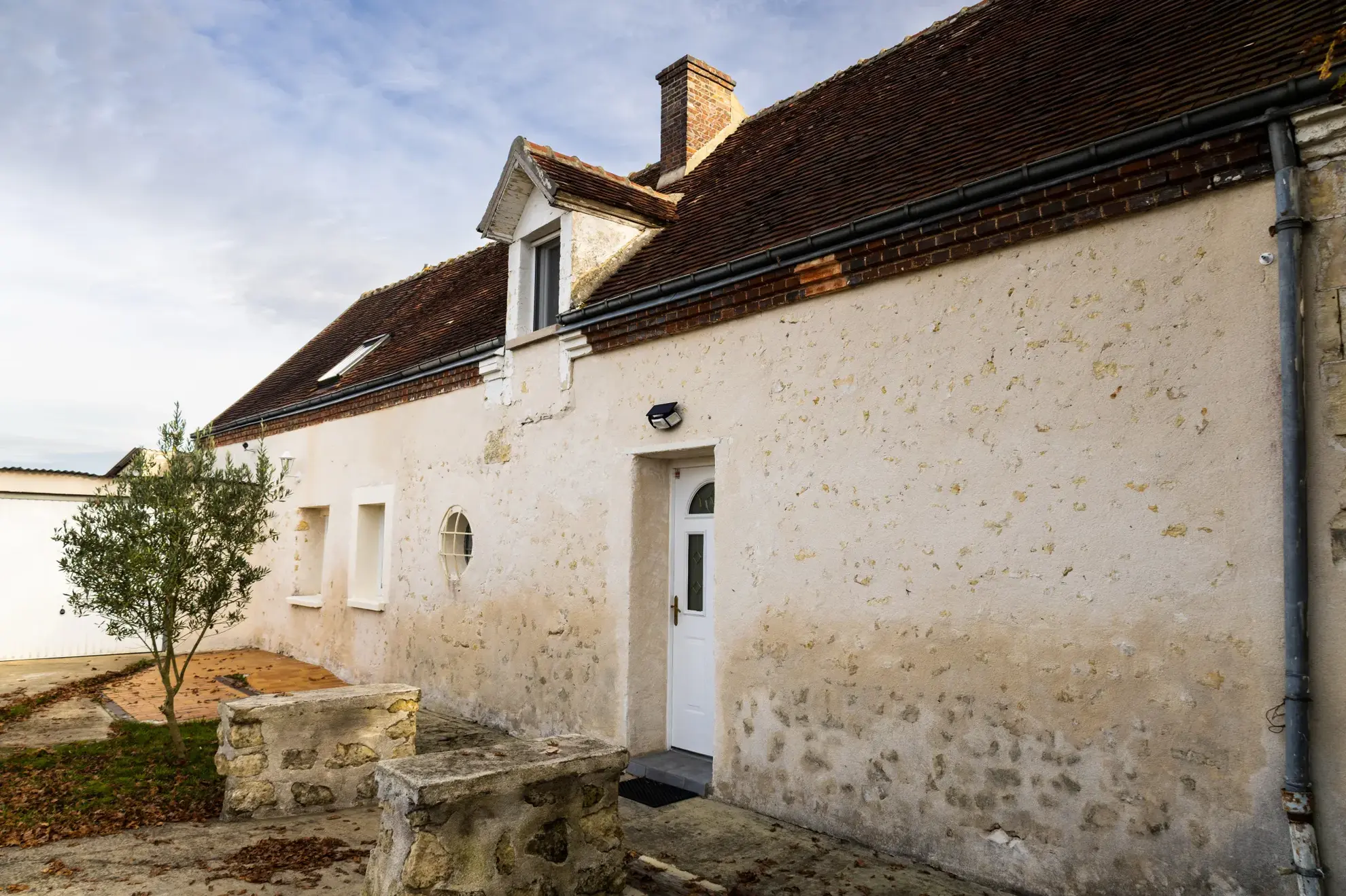 Maison de campagne rénovée avec jardin à Val au Perche – Calme et confort