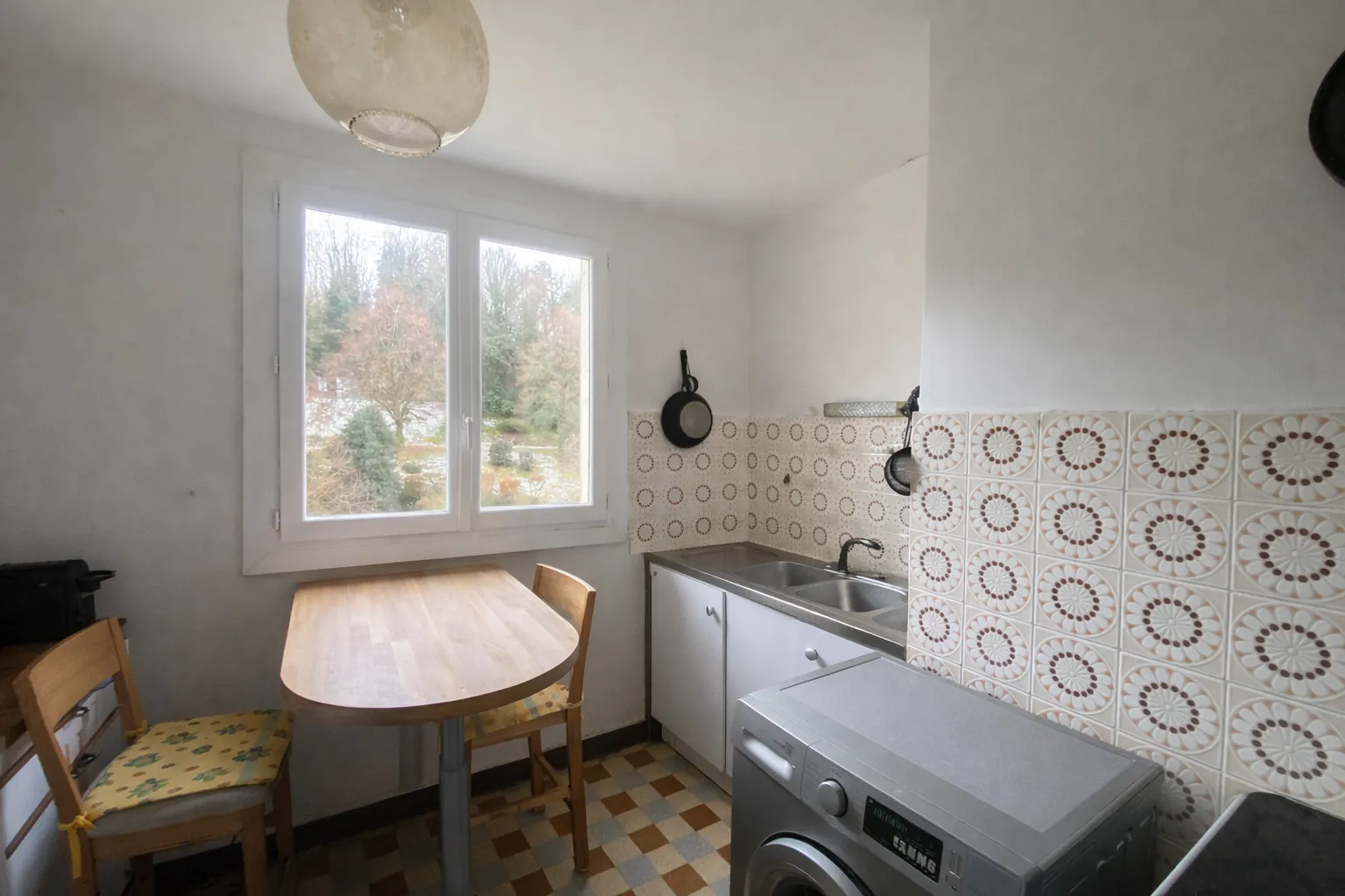 Appartement F3 traversant avec balcon et parking à Saint-Étienne