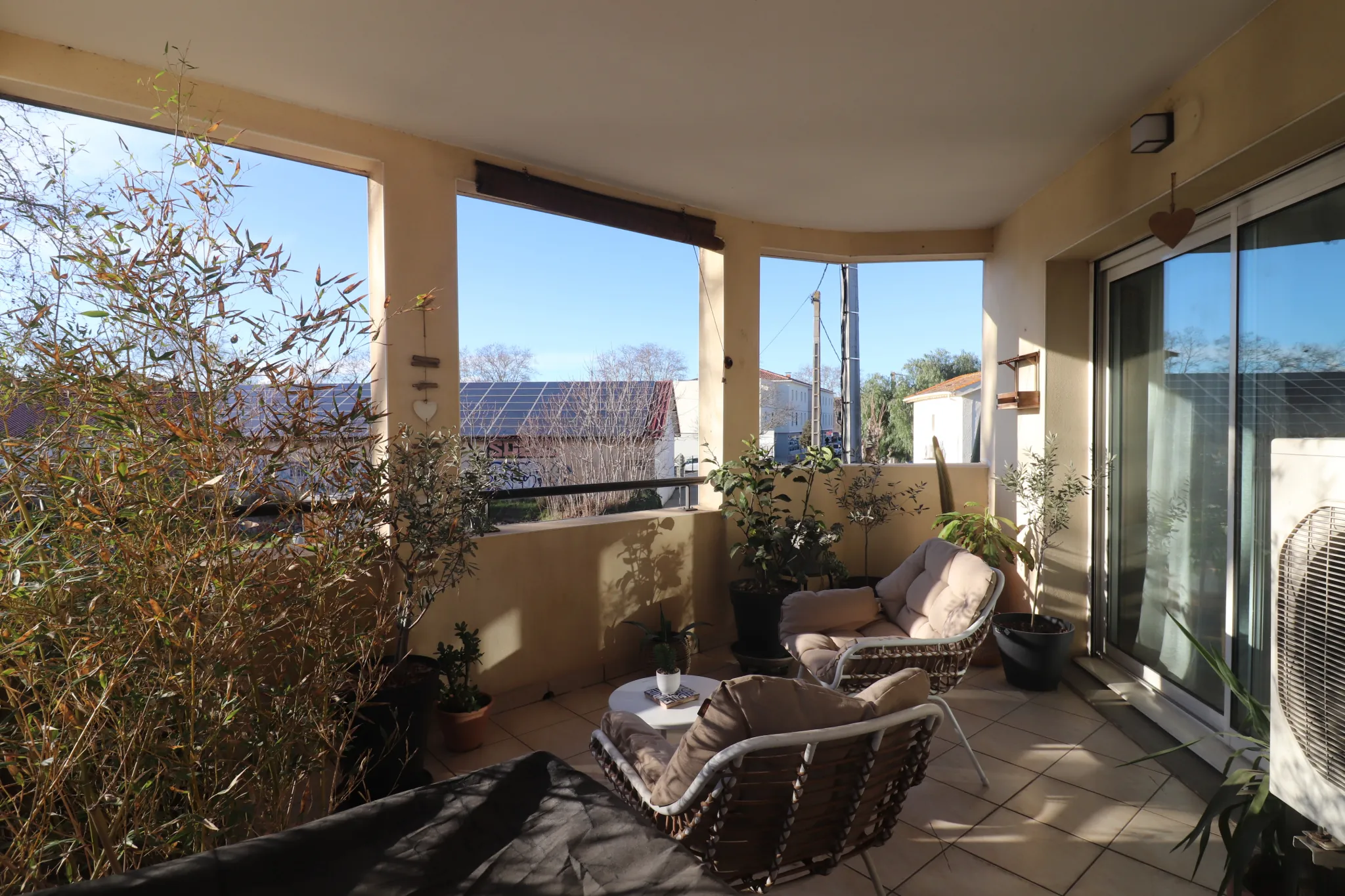 Appartement moderne avec terrasse, parking sécurisé et cave à Pézenas
