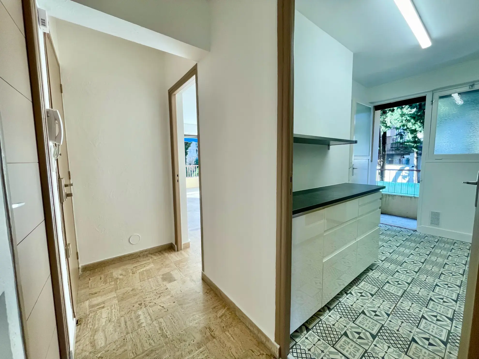 Appartement 3 pièces lumineux avec terrasse au Cannet, proche commodités 