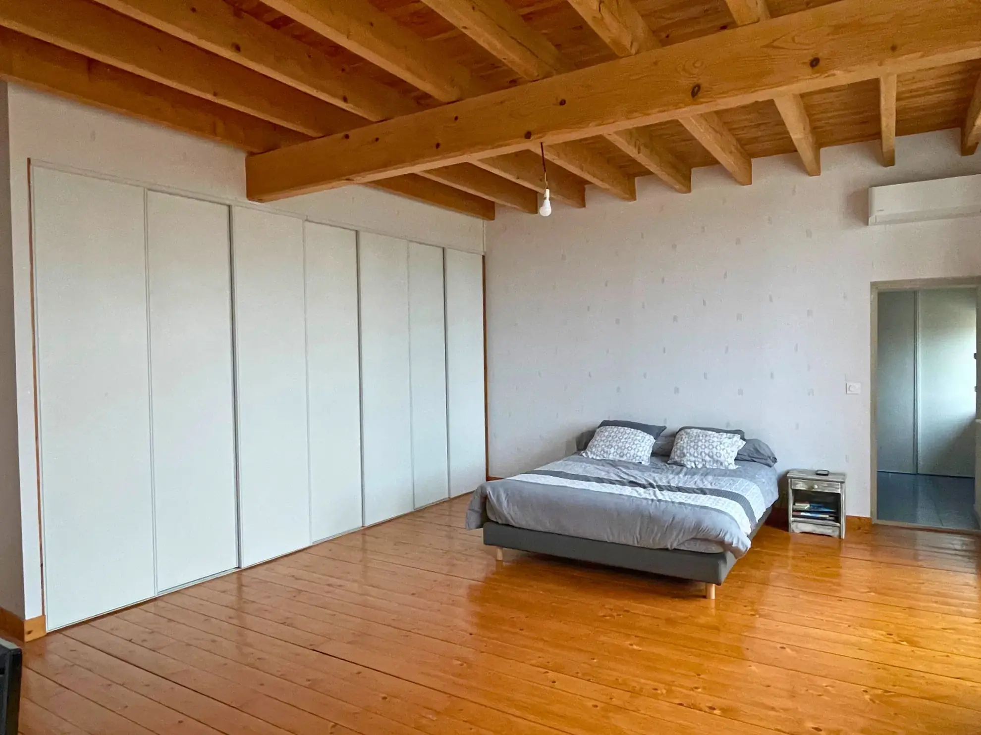 Maison charentaise authentique avec dépendances et jardin à Courbillac 