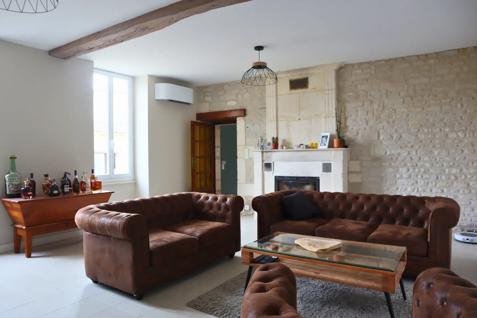 Maison charentaise authentique avec dépendances et jardin à Courbillac 