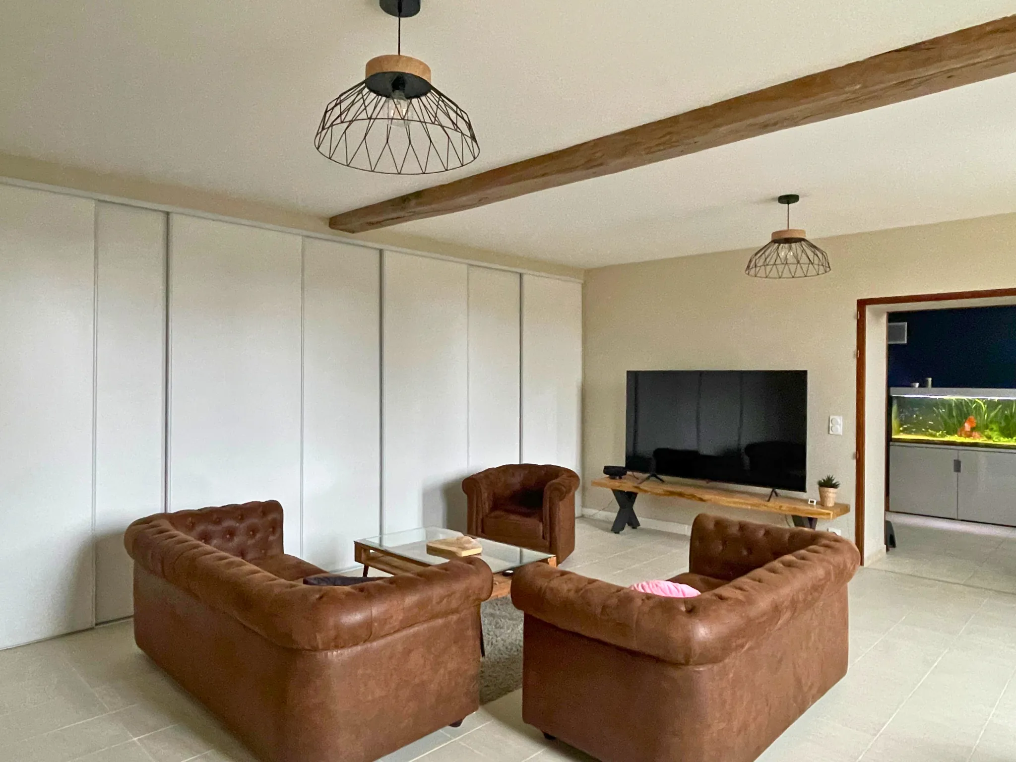 Maison charentaise authentique avec dépendances et jardin à Courbillac 