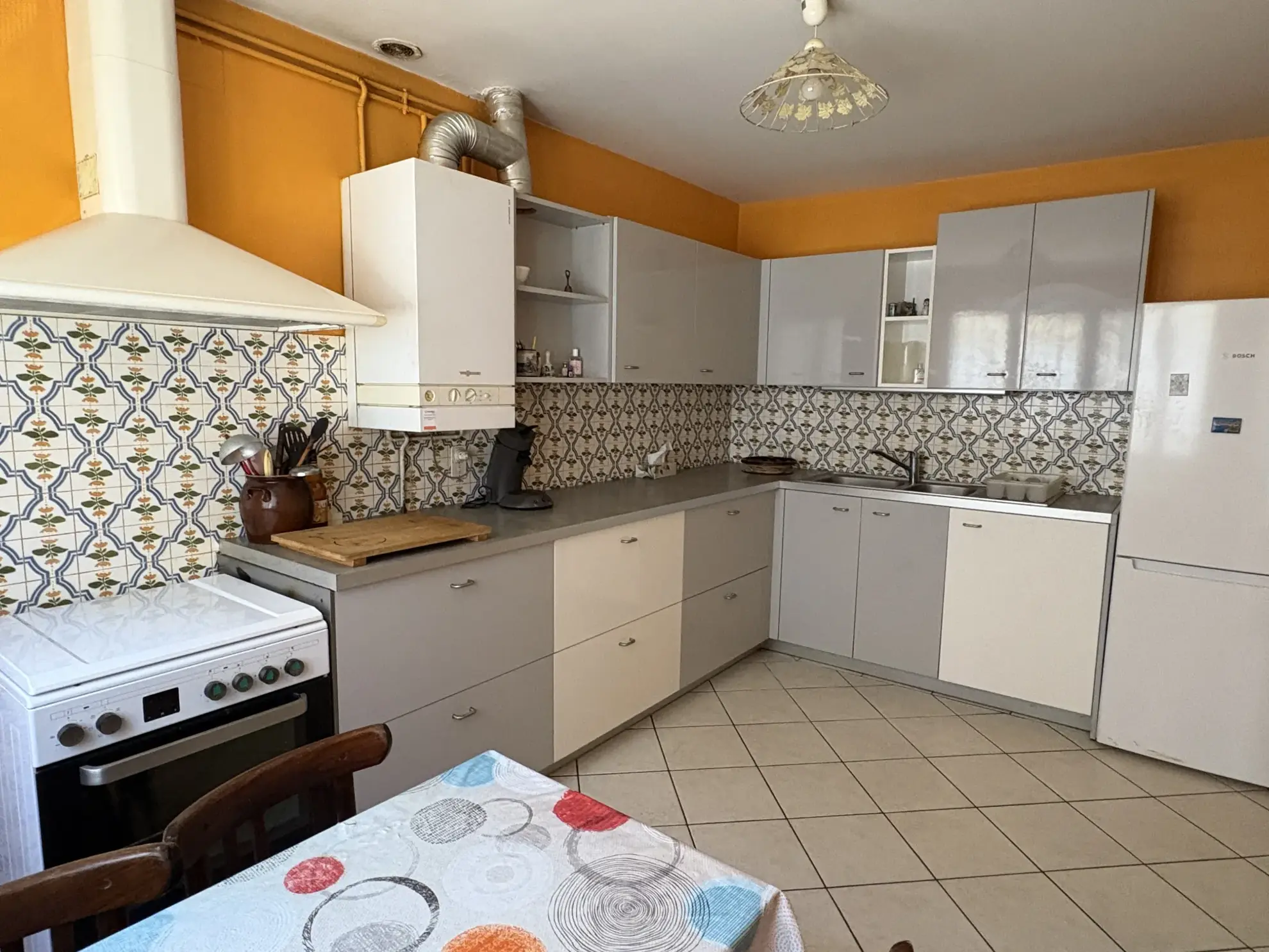 Maison de ville en pierre à Langon avec dépendances et 4 chambres 
