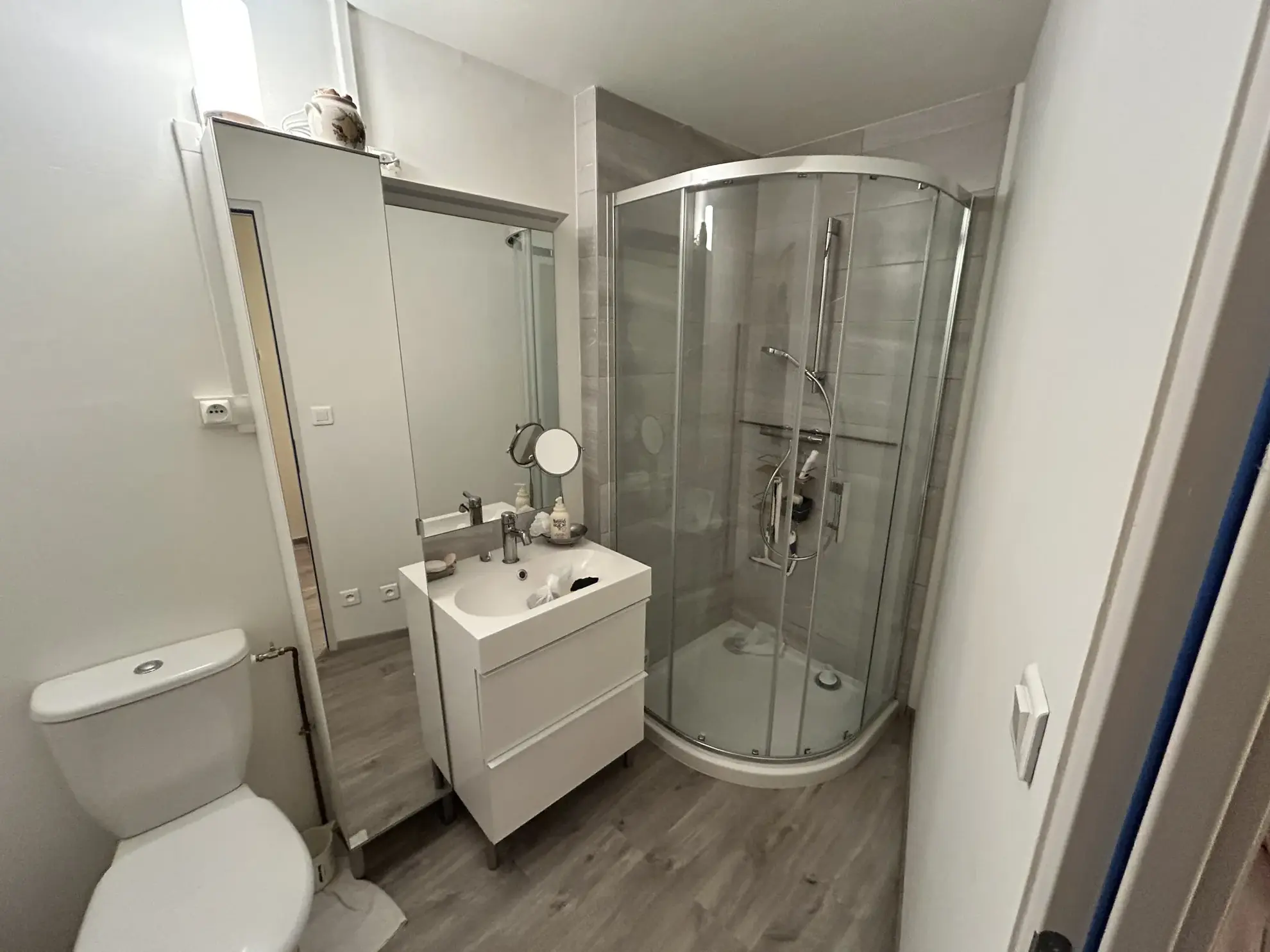 Maison de village à Montbard avec grande grange et potentiel de rénovation 