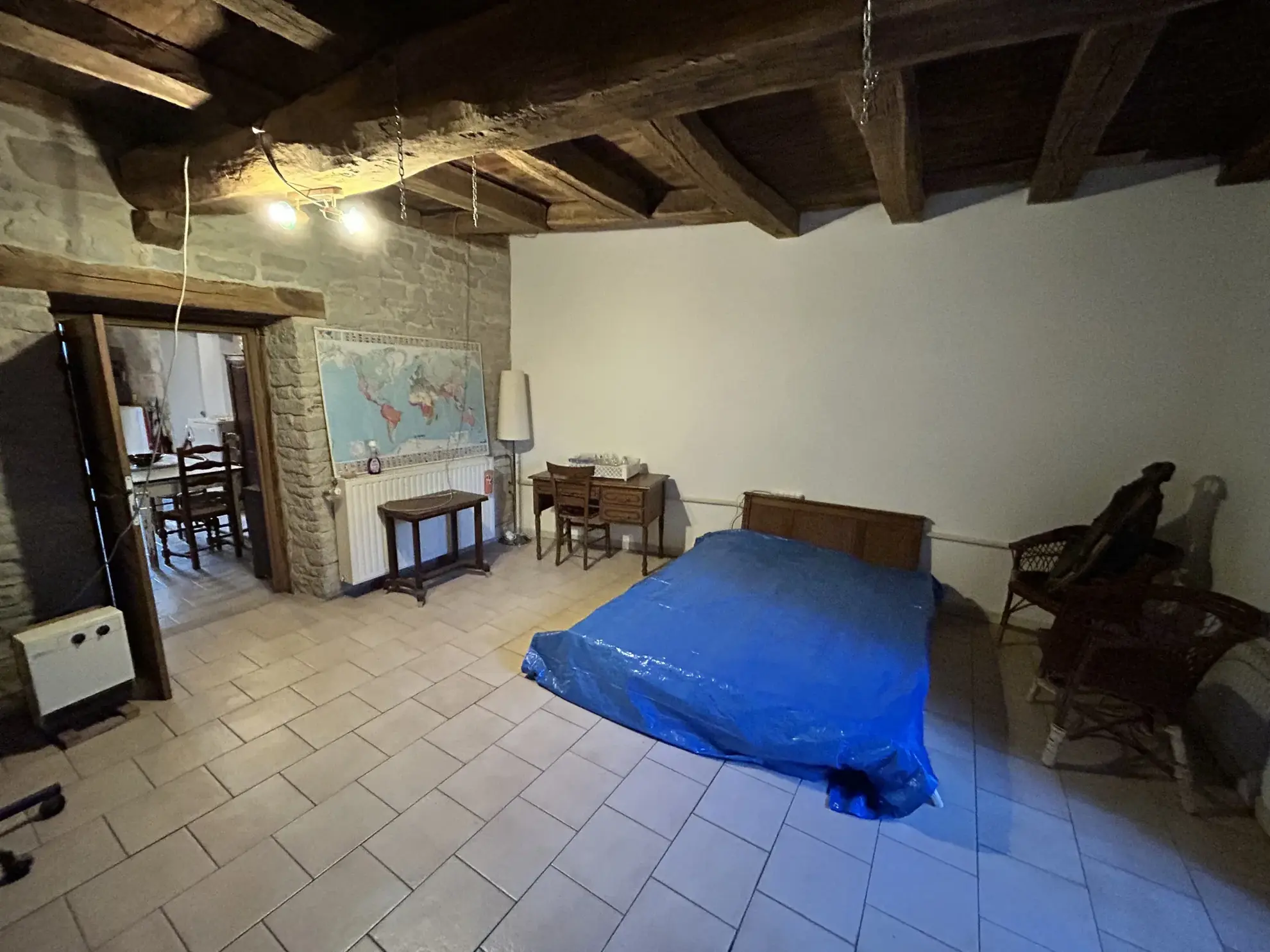 Maison de village à Montbard avec grande grange et potentiel de rénovation 