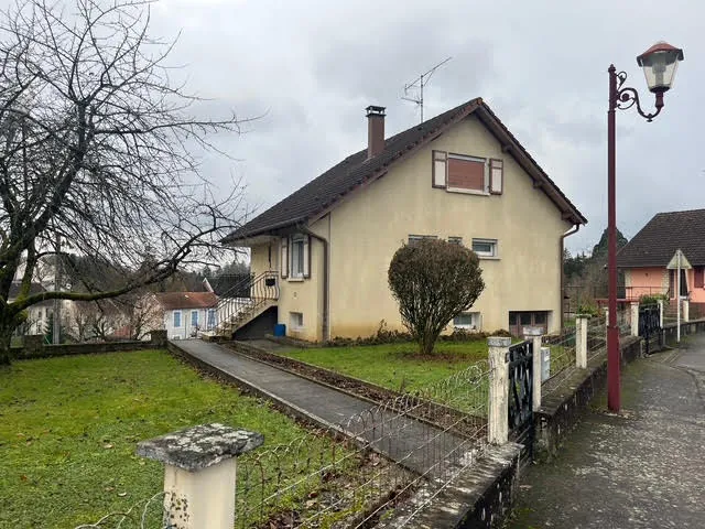 Maison individuelle à Contrexeville avec garage et terrain clos