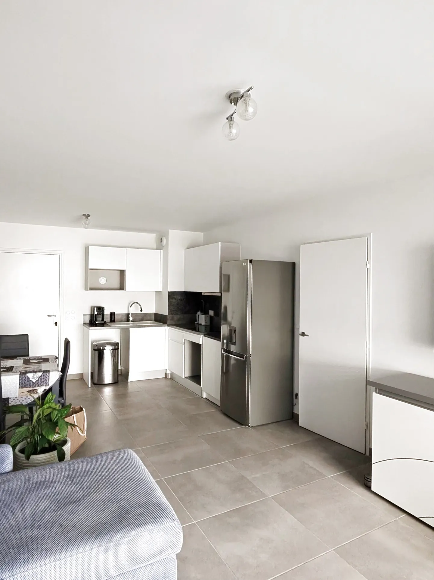 Belle appartement récent avec terrasse à Serignan à proximité des plages