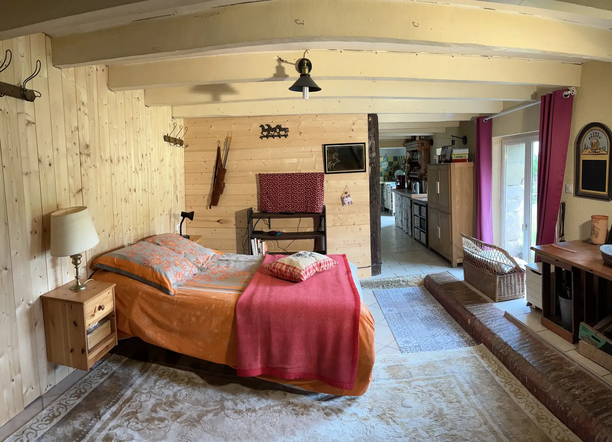 Maison en pierre avec grand terrain de 4,5 hectares à Montignac de Lauzun 