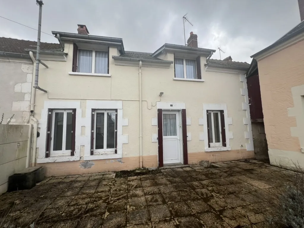 Maison de village à vendre à Veaugues — 79,85 m², jardin, cheminée, proche commodités