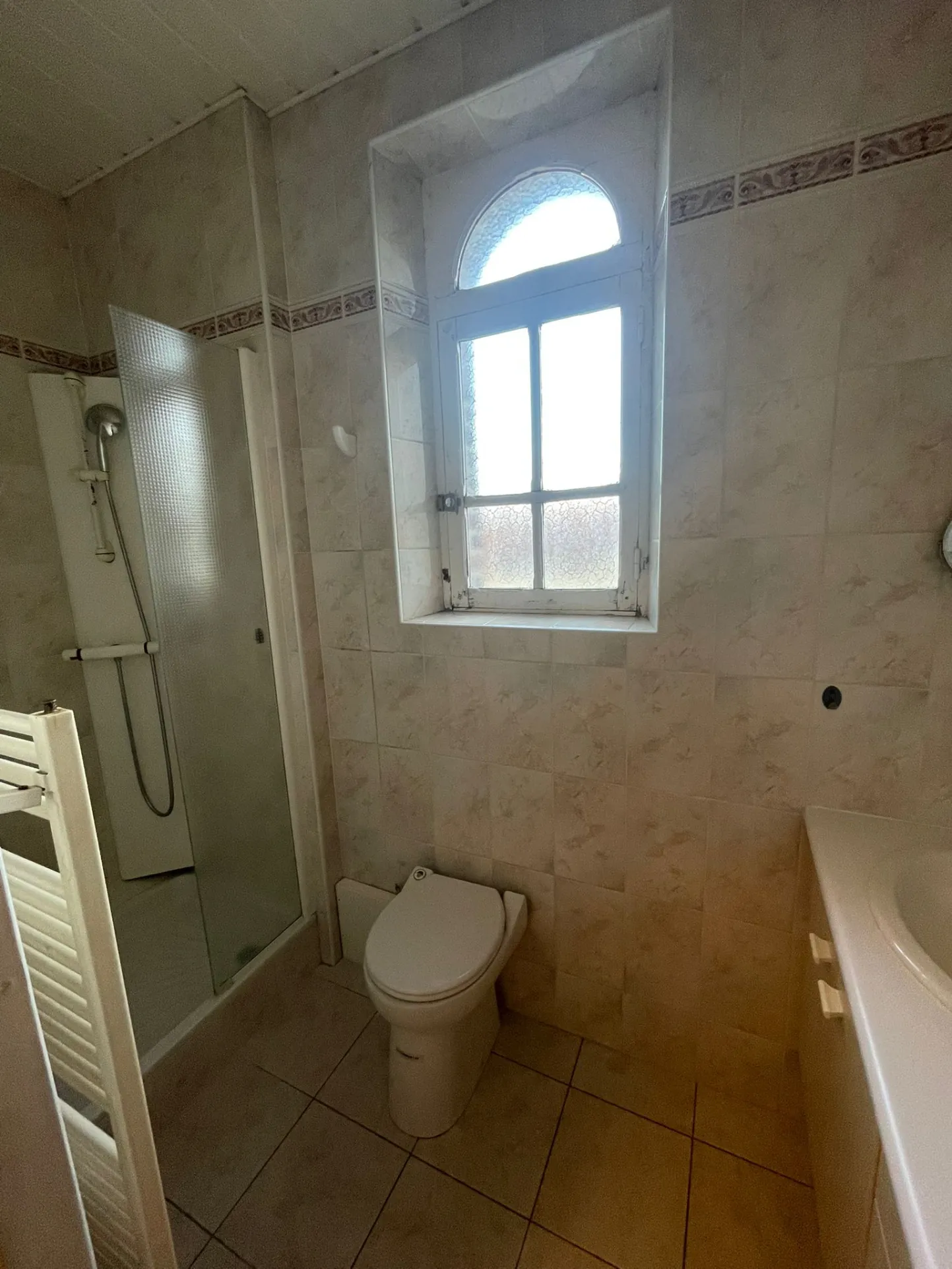 Maison 3 chambres à Sainte-Savine avec jardin et garage 