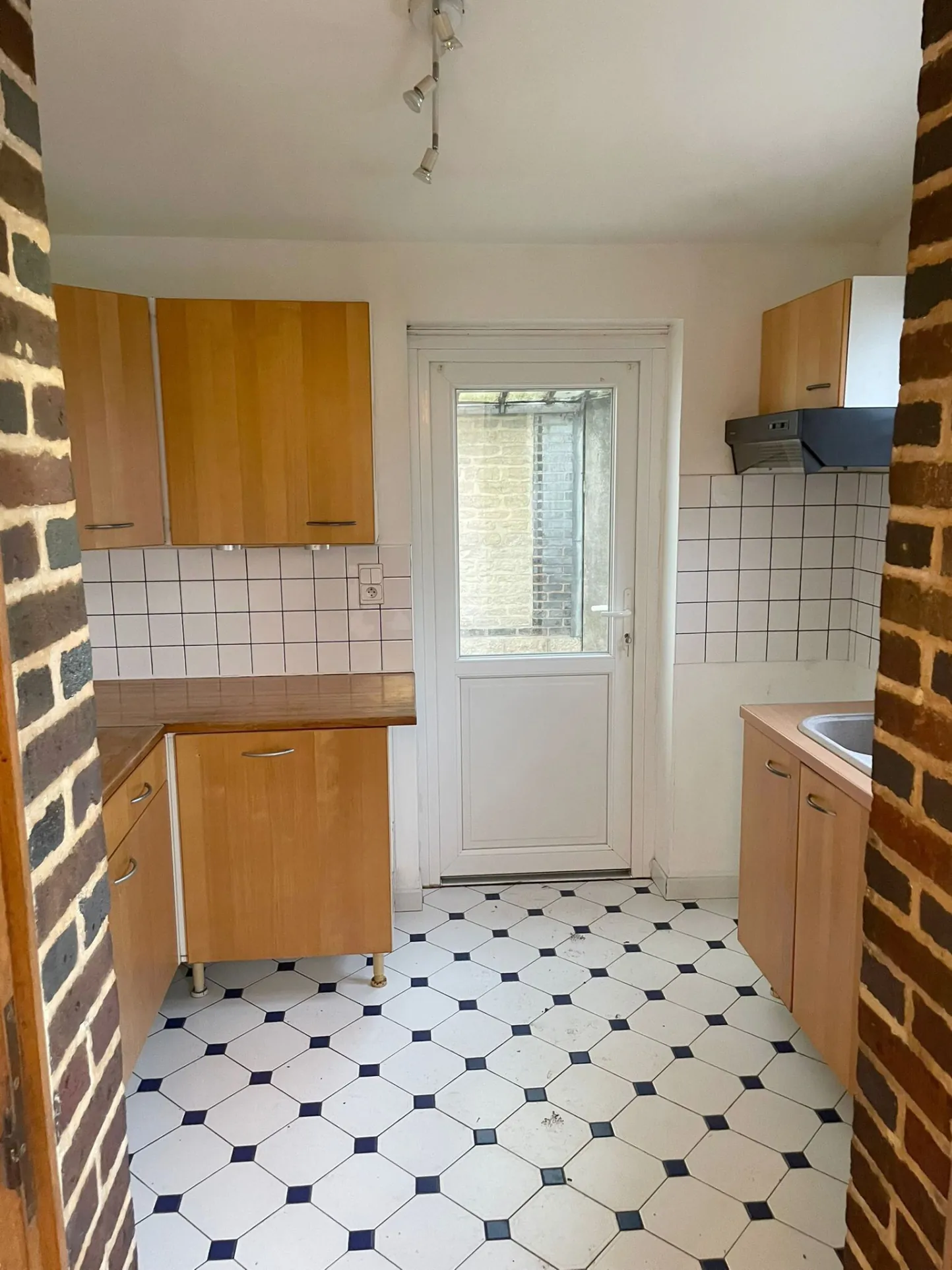 Maison 3 chambres à Sainte-Savine avec jardin et garage 