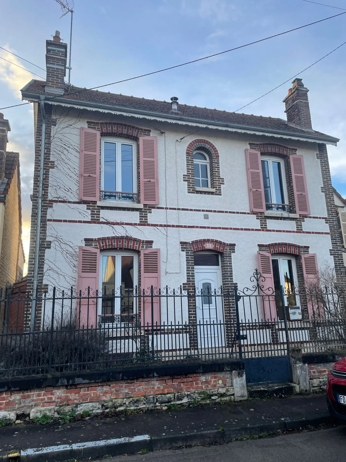 Maison 3 chambres à Sainte-Savine avec jardin et garage