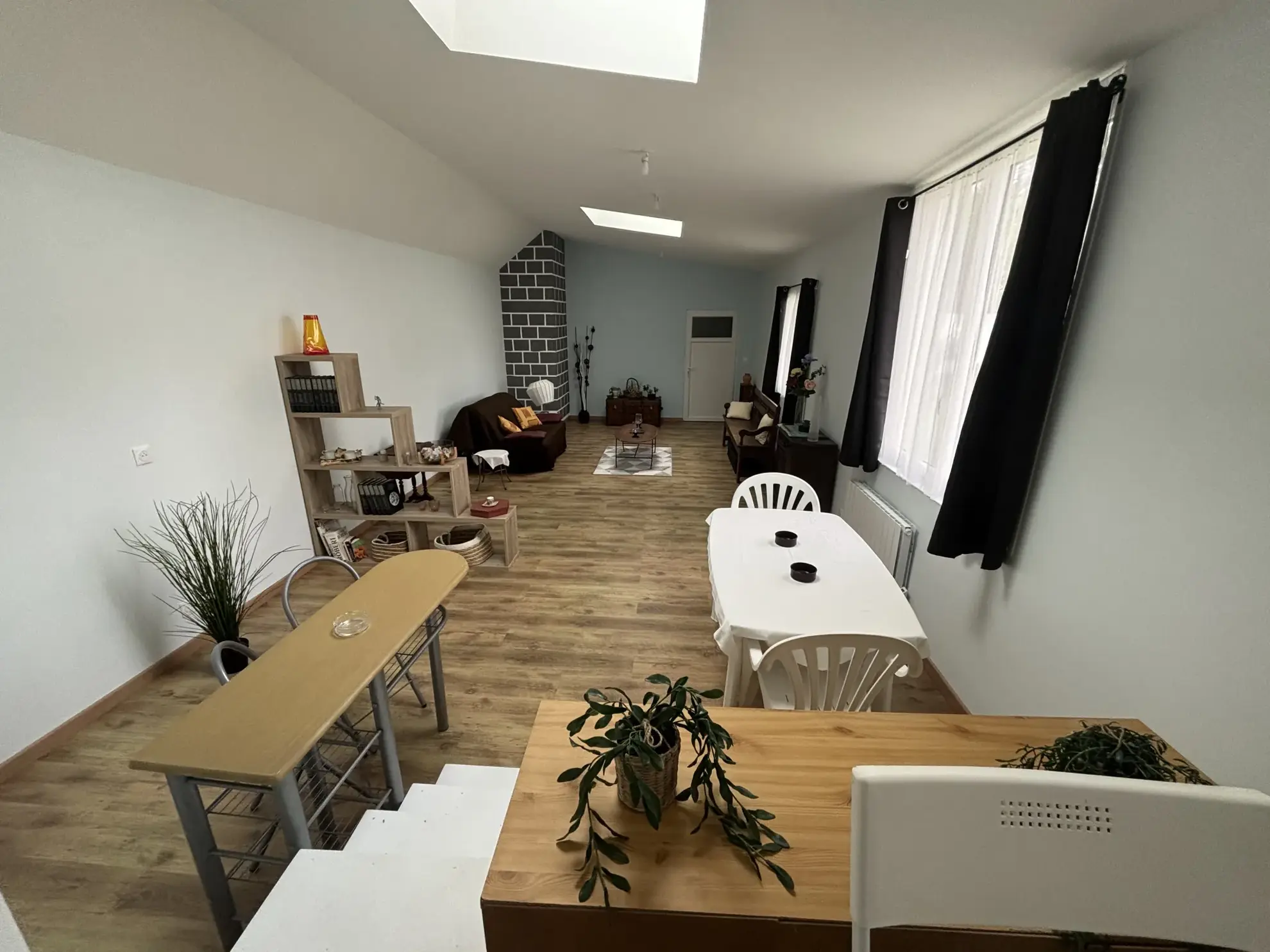 Ensemble immobilier avec bureaux, loft et jardin proche plage du Moulin Blanc