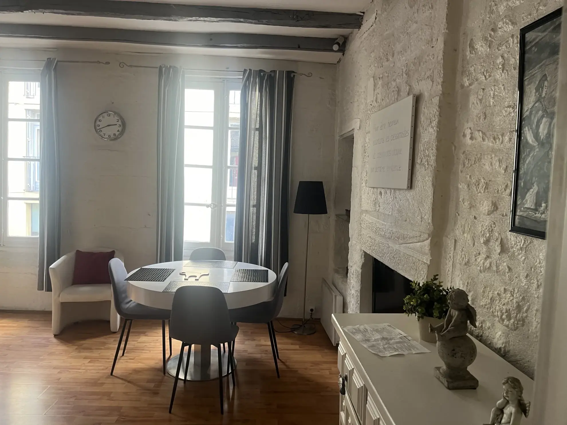 Immeuble en pierre avec local commercial et appartement T3 à Sarlat - Investissement idéal