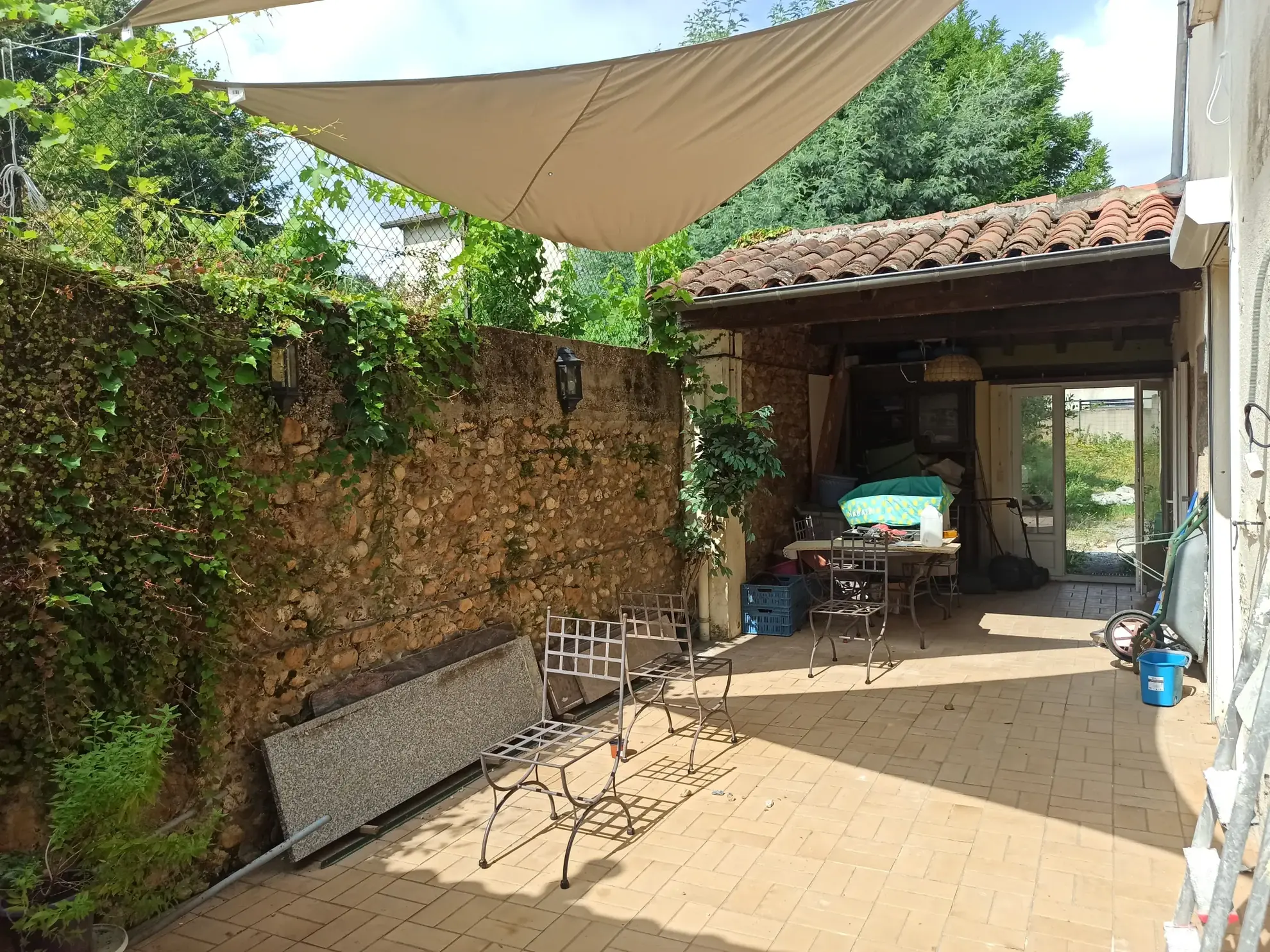 Maison à vendre avec jardin, garage et travaux récents à Castres 