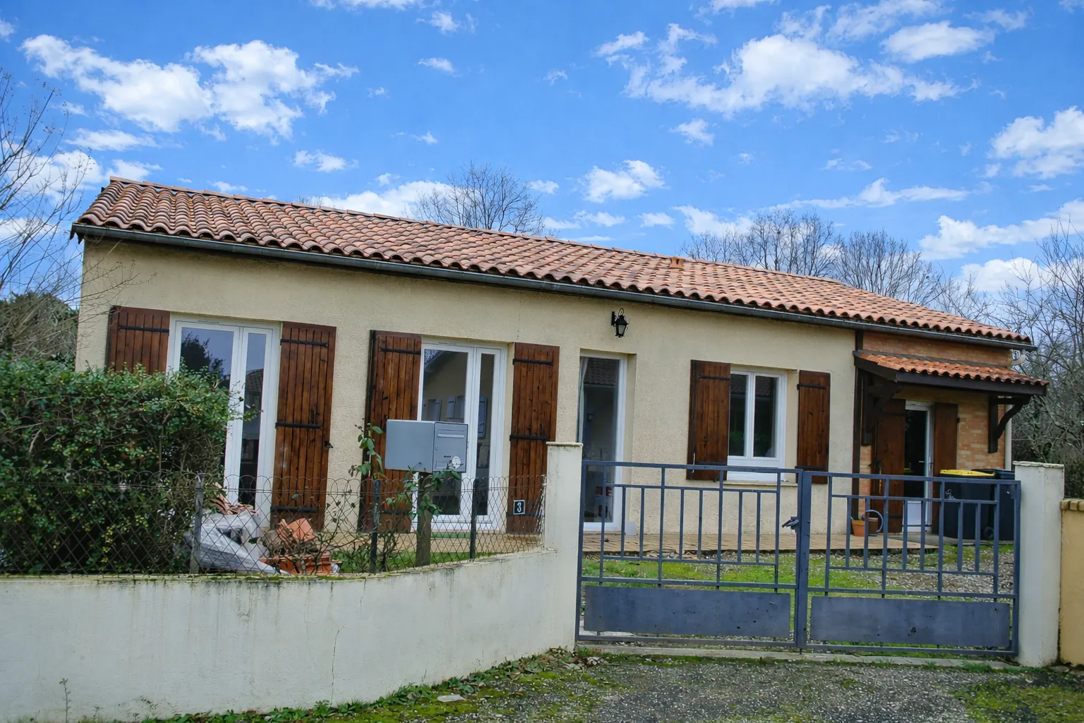 Maison 3 chambres à Cocumont avec rénovation partielle et grand terrain