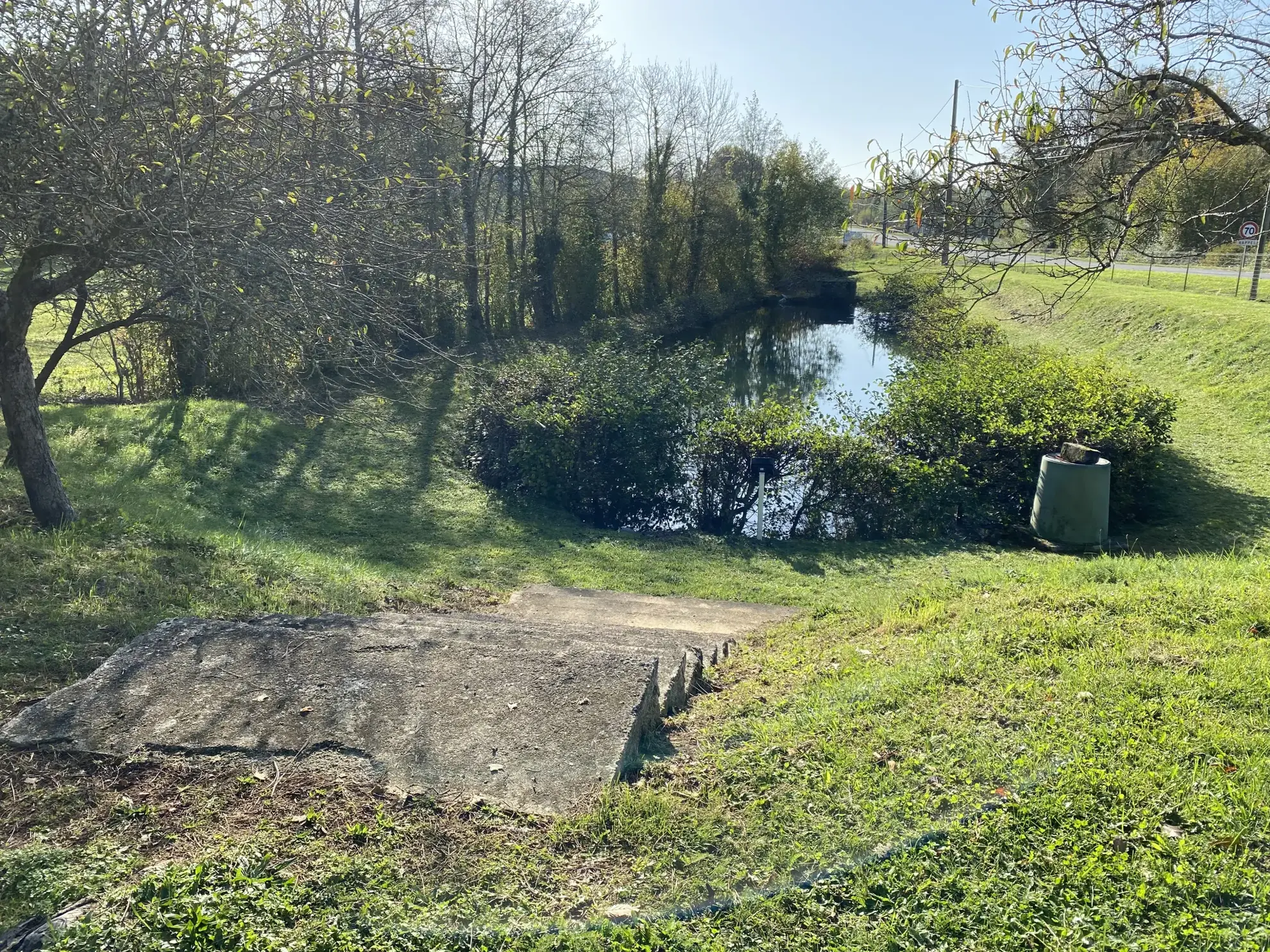 Belle maison querçynoise avec jardins, pigeonniers et potentiel de rénovation dans le Lot 