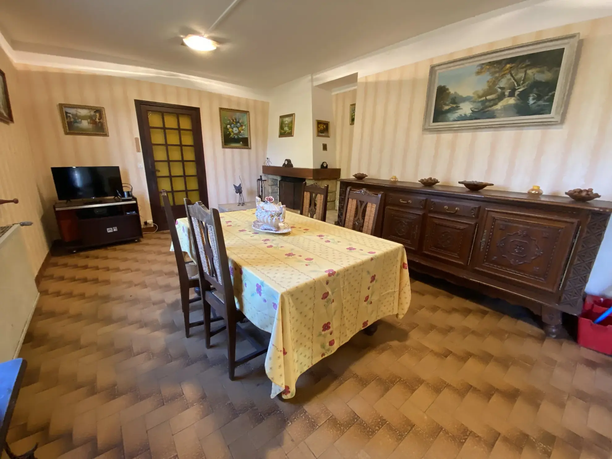 Belle maison querçynoise avec jardins, pigeonniers et potentiel de rénovation dans le Lot 