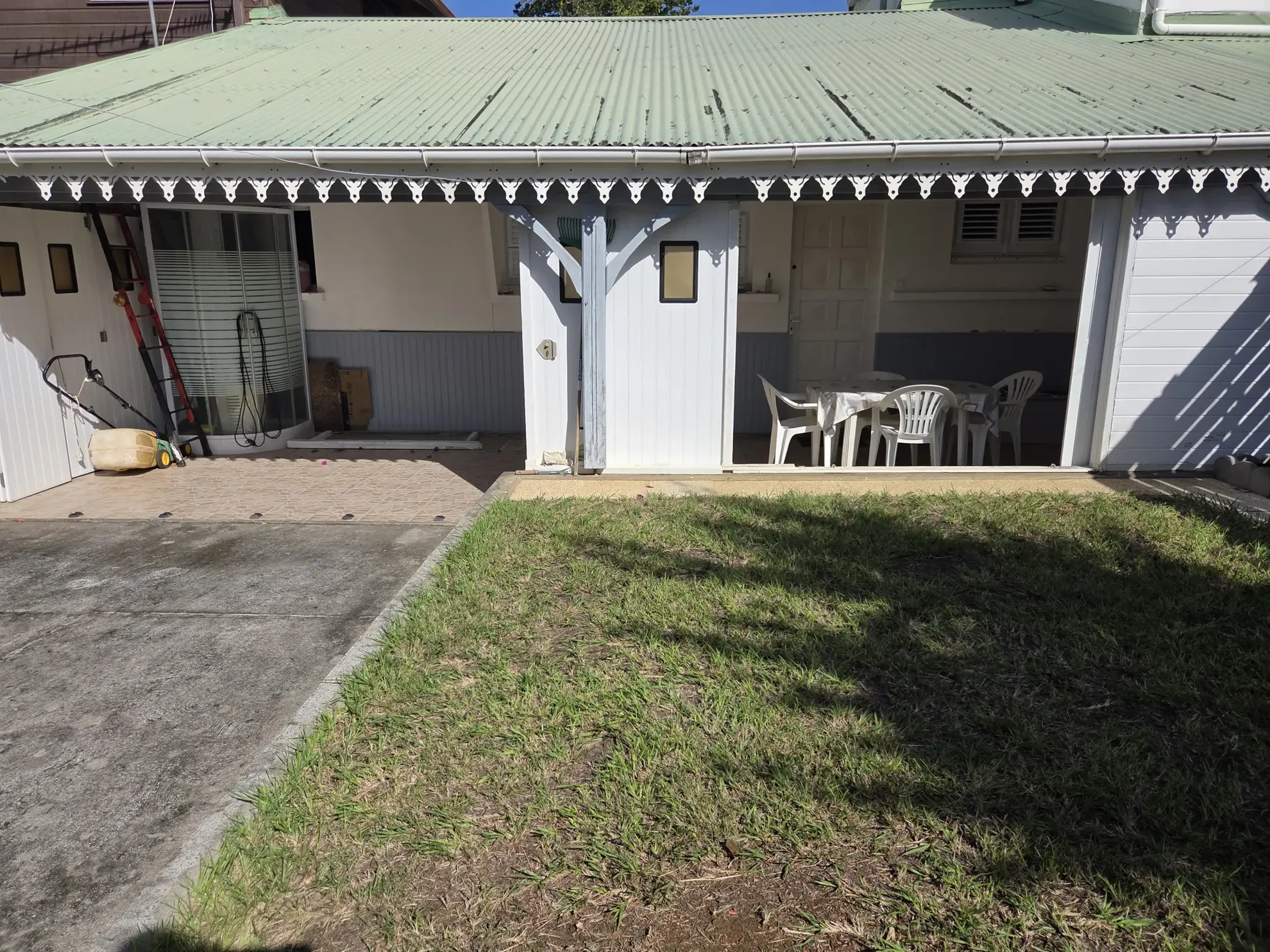 Maison T2 à vendre à Anse Mitan, proche plage - Cadre paisible et vue jardin