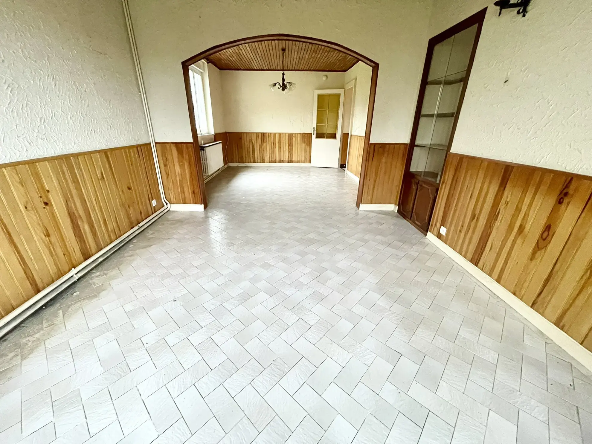 Maison à rafraîchir de 95 m² avec jardin et garage à Audun le Roman 