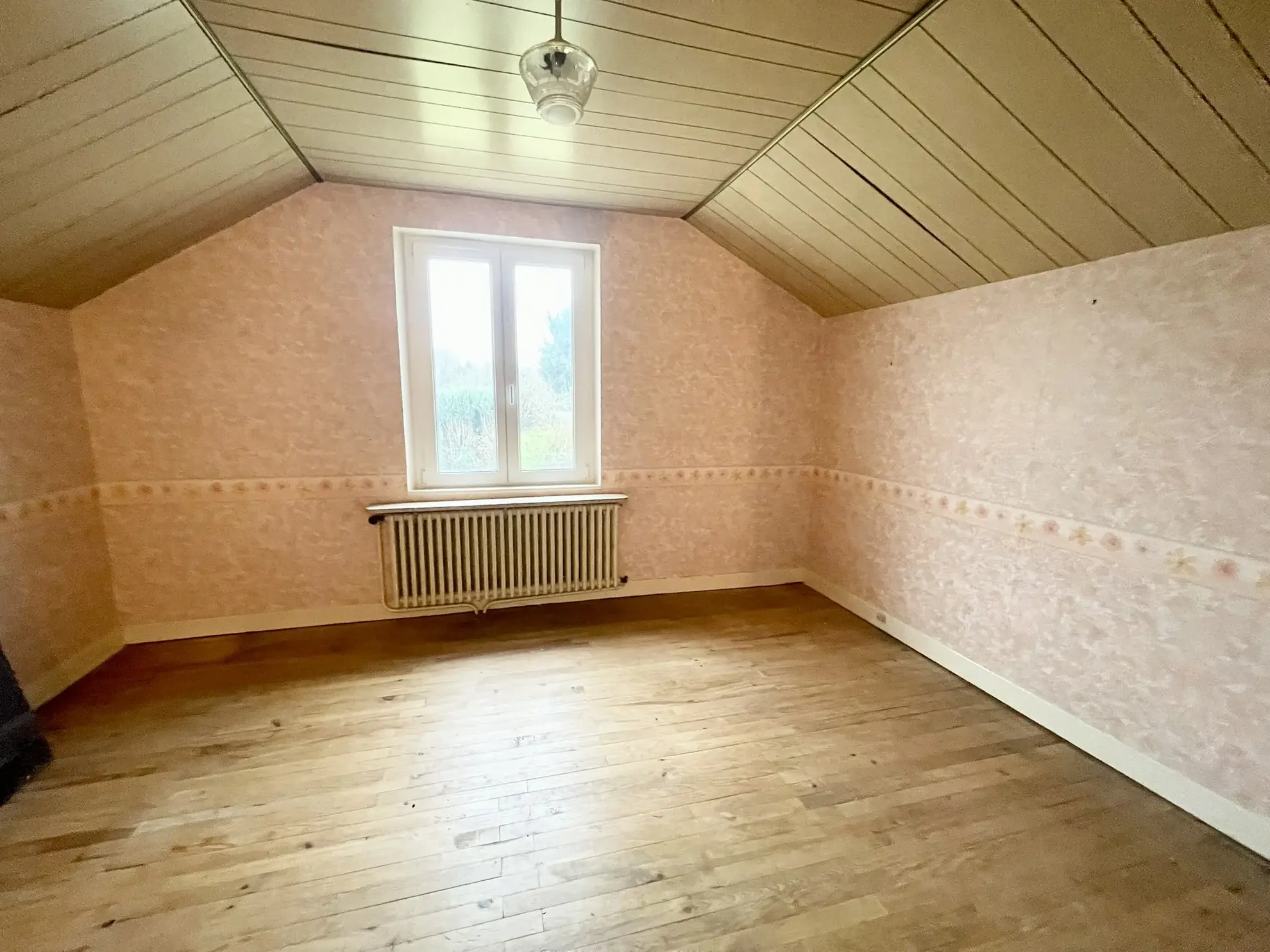 Maison à rafraîchir de 95 m² avec jardin et garage à Audun le Roman 