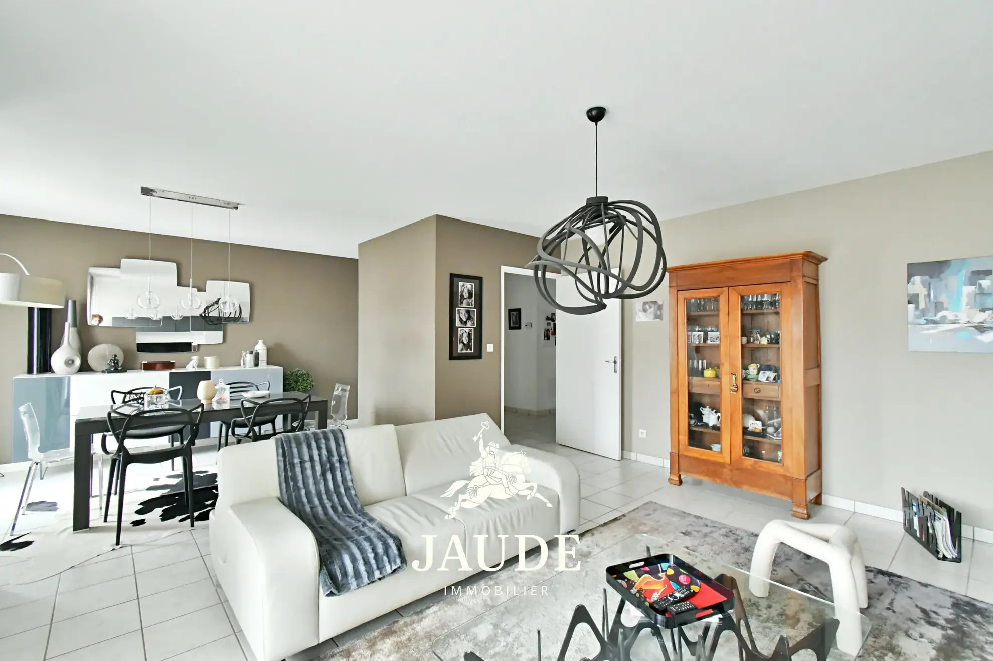 A vendre appartement traversant de 91 m² avec terrasse et garage à Clermont-Ferrand La Glacière 